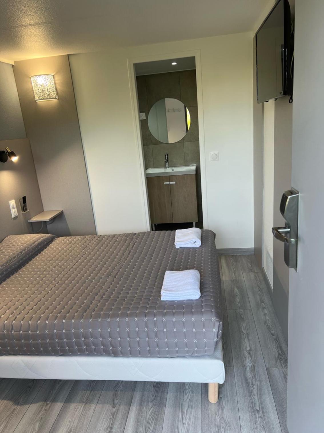 Double Room - Photo 10