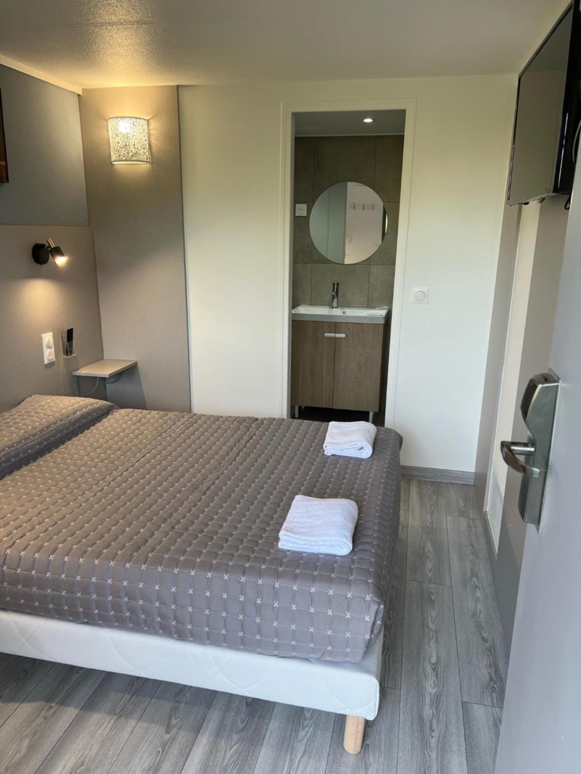 Double Room - Photo 9
