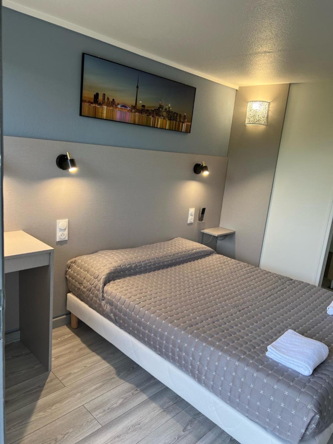 Double Room - Photo 8
