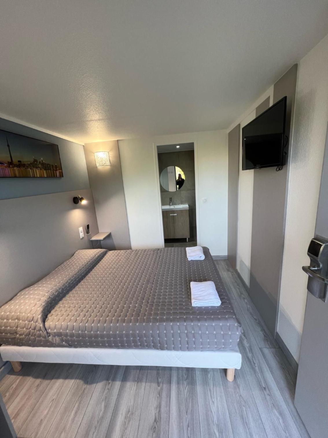 Double Room - Photo 7