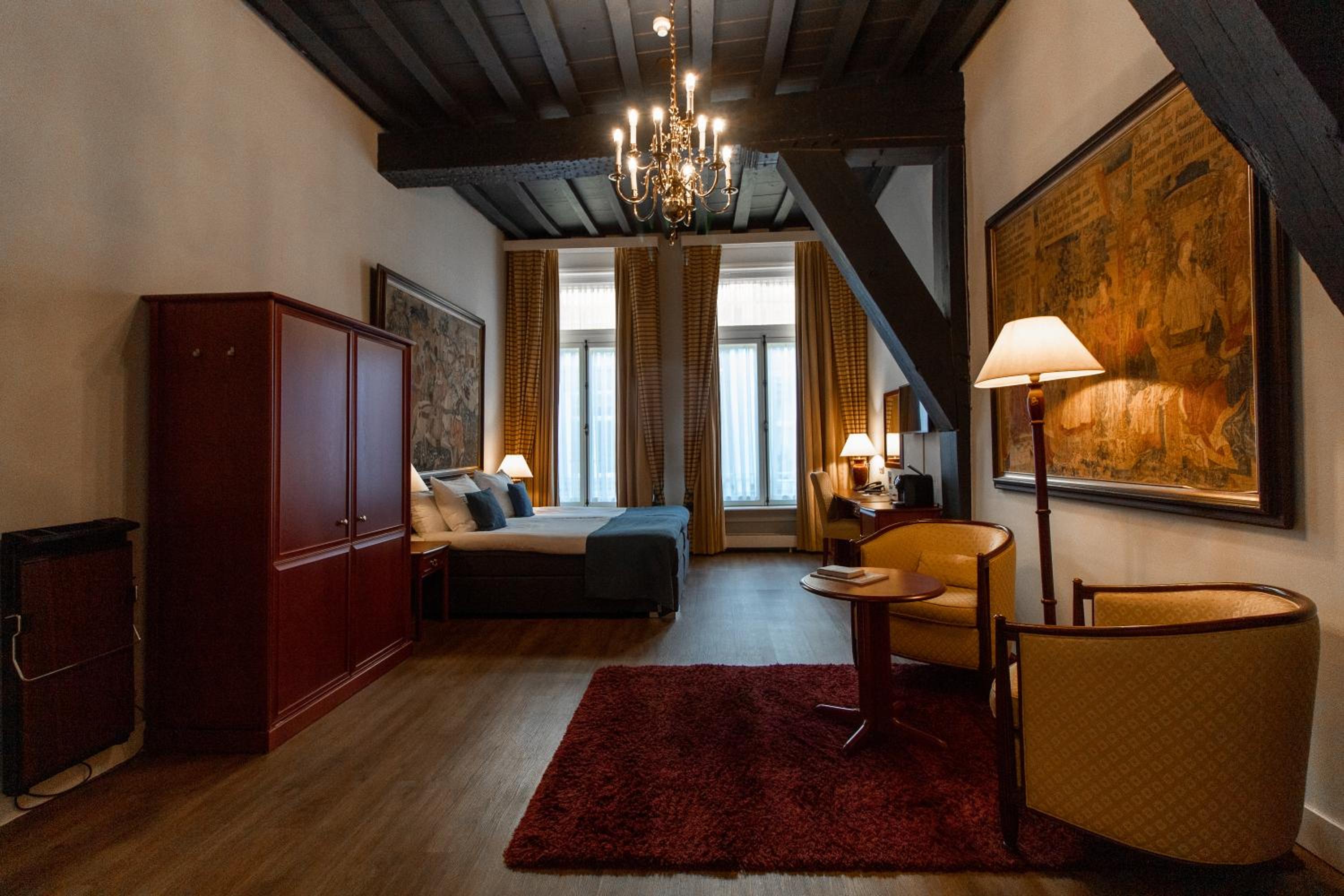 Deluxe Junior Suite - Photo 1