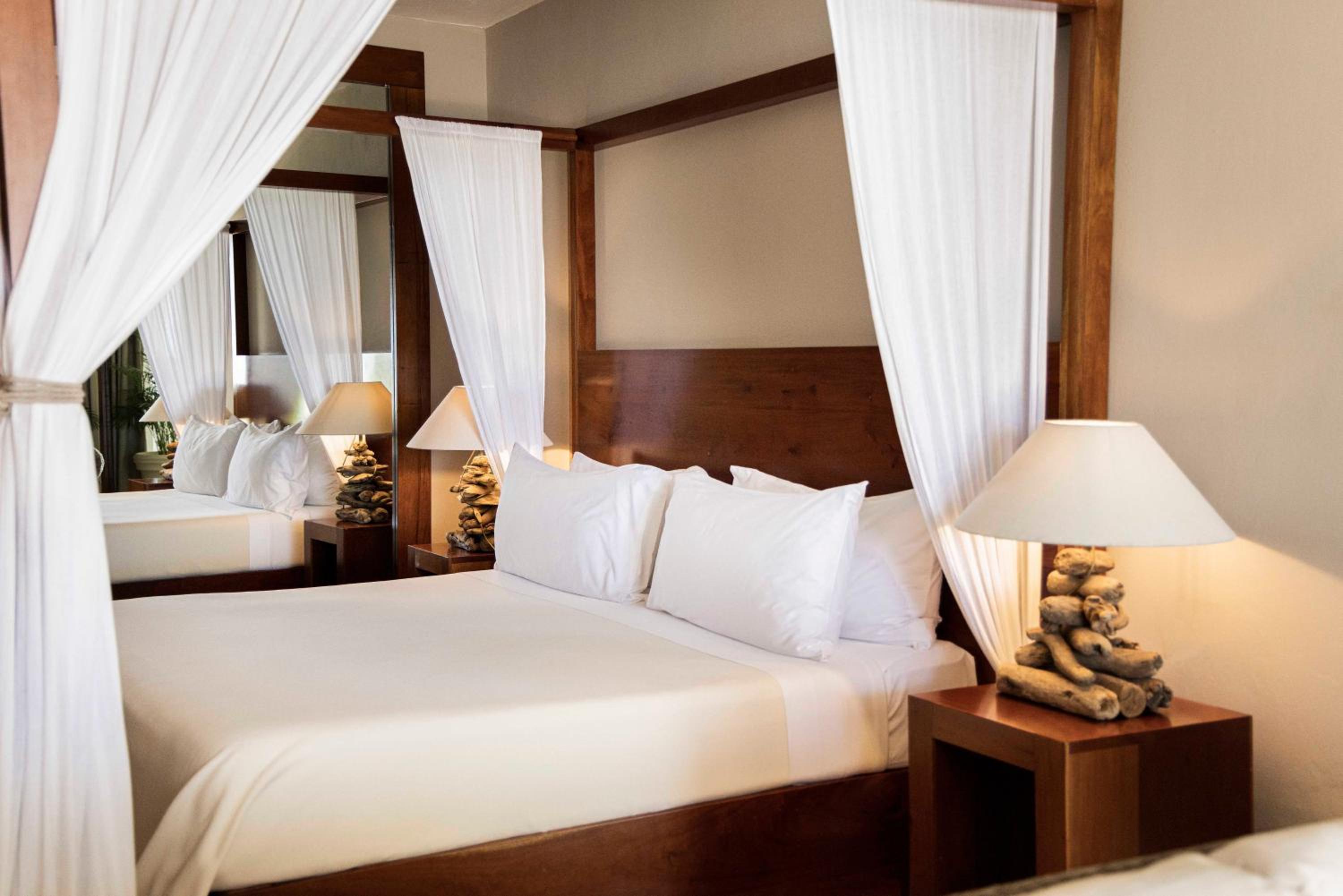 Suite - Water Front - Photo 1