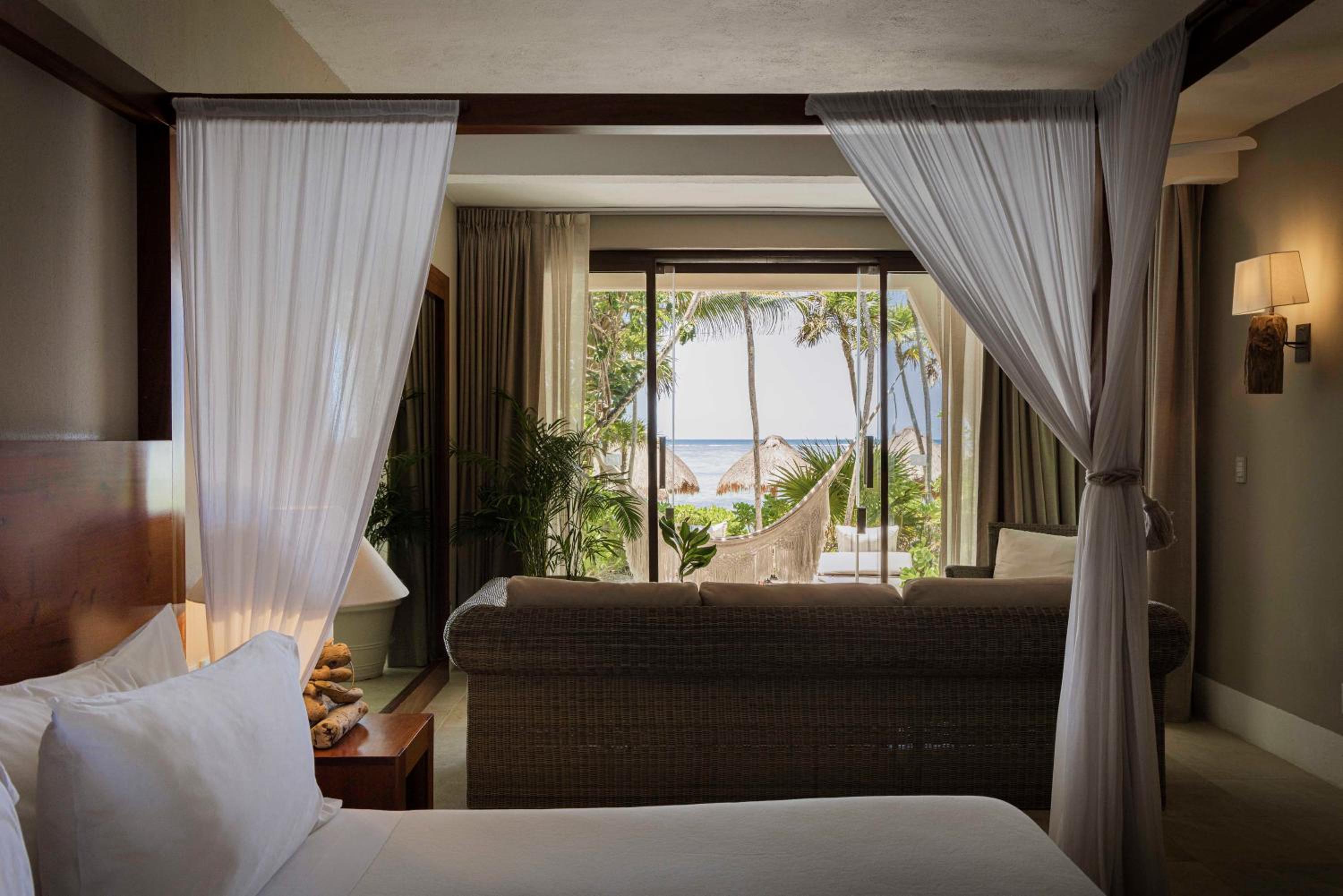 Suite - Water Front - Photo 3