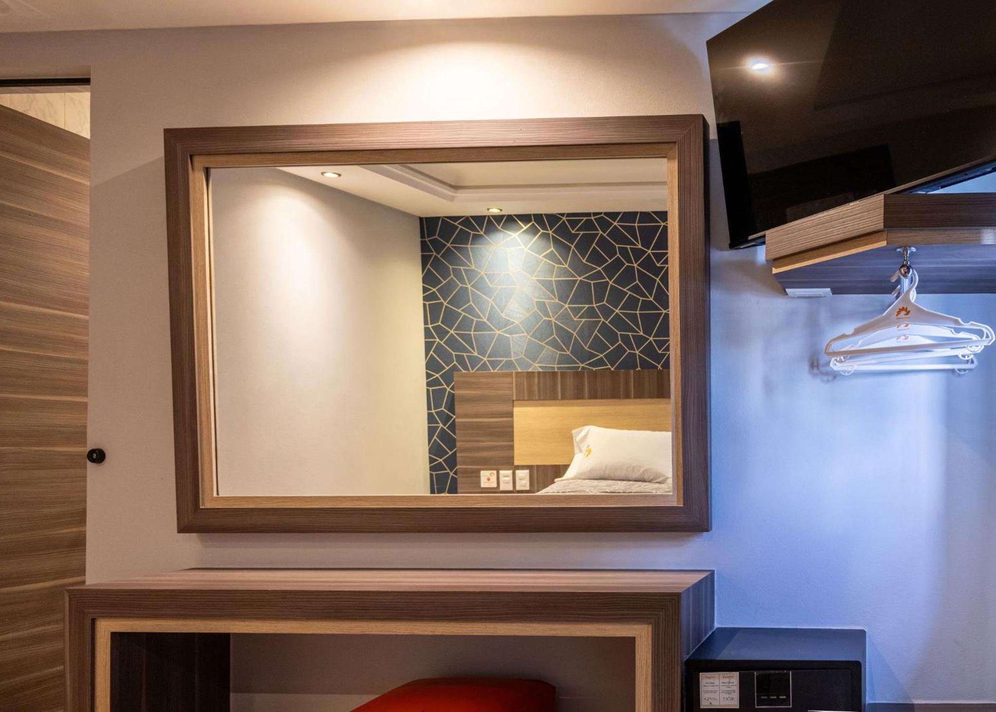 Superior Suite - Photo 5