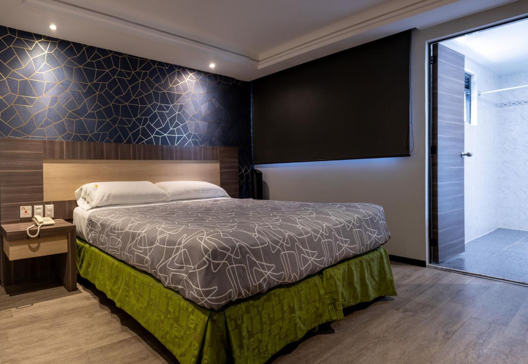 Superior Suite - Photo 8