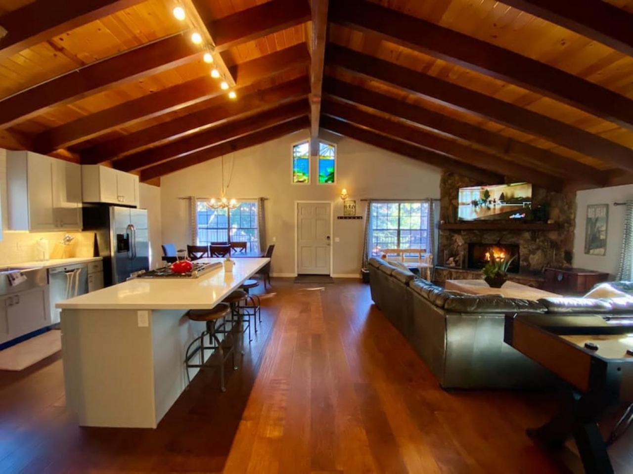Three-Bedroom Vacation Home  photo 2