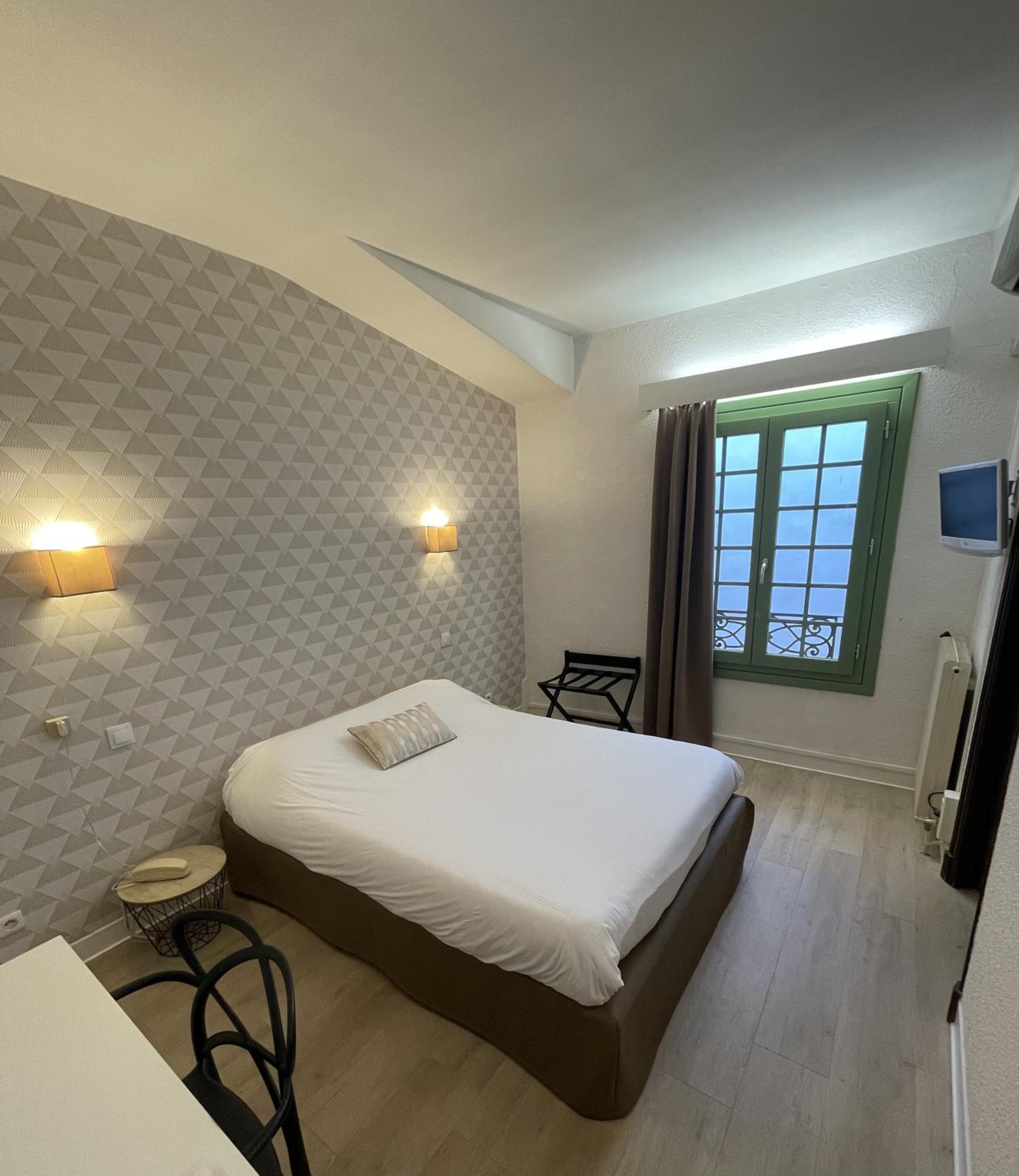 Standard Double Room - Photo 5