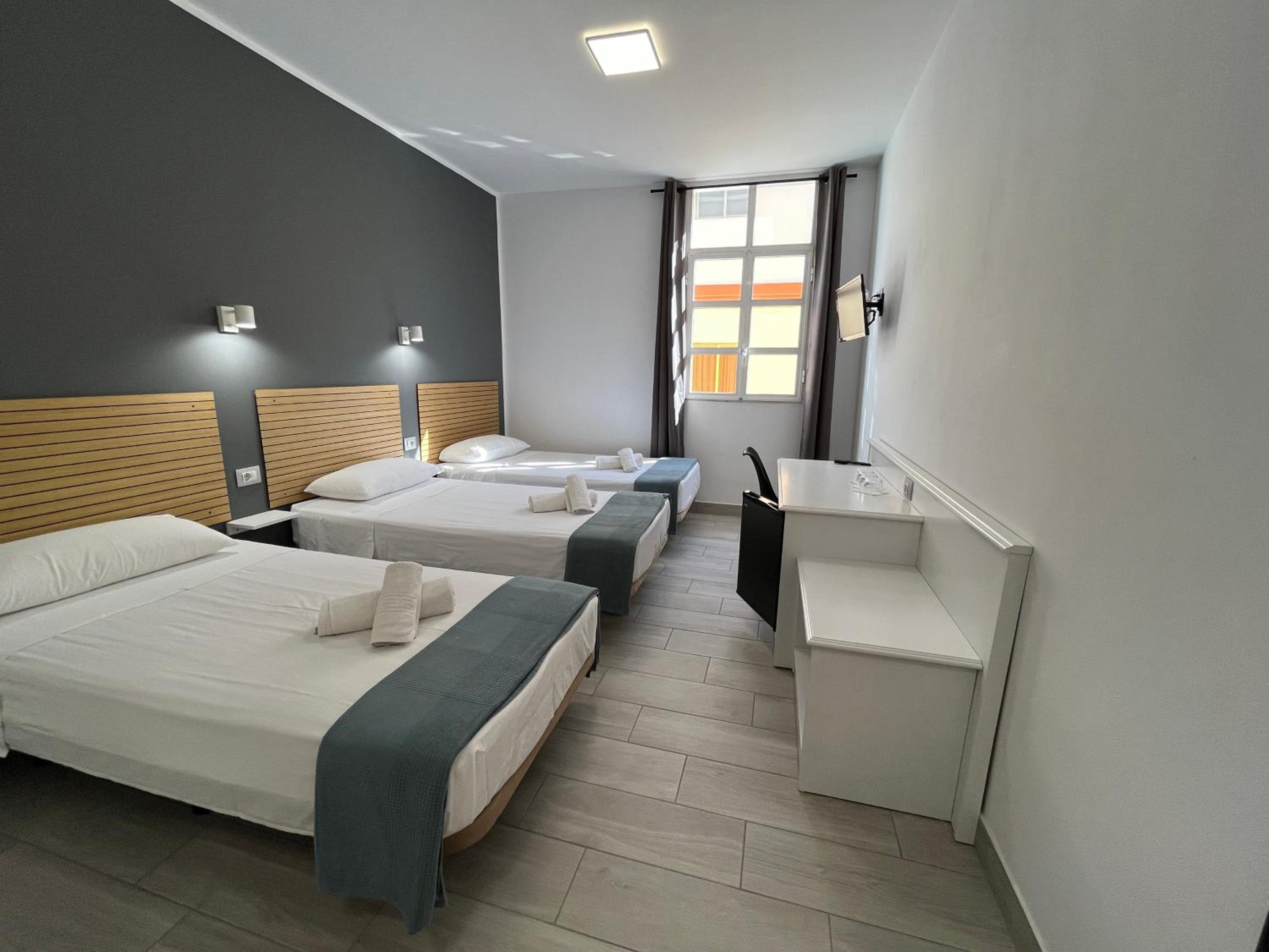 Habitación Triple con Baño Privado