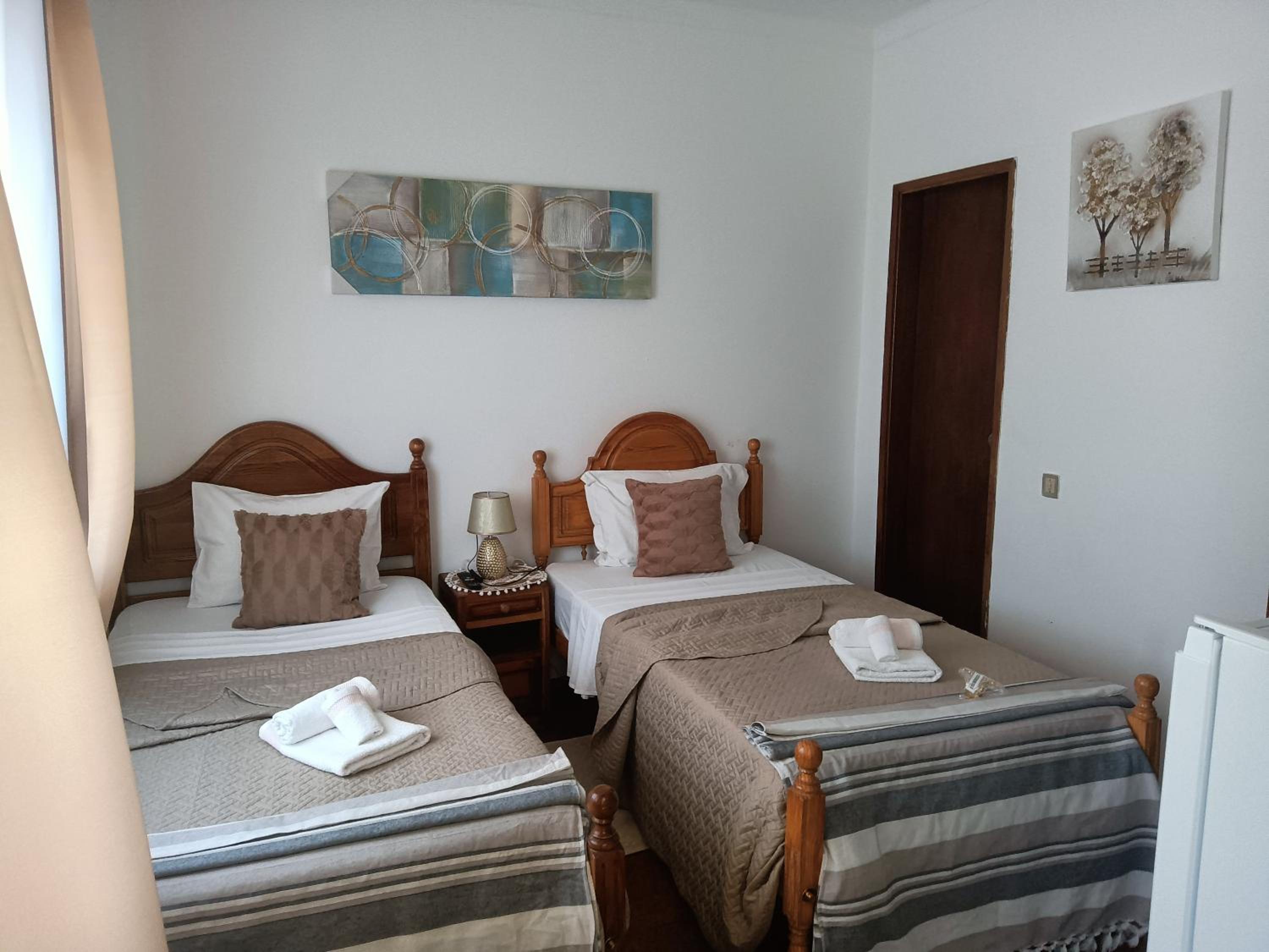 Twin Room with City View - Photo 6