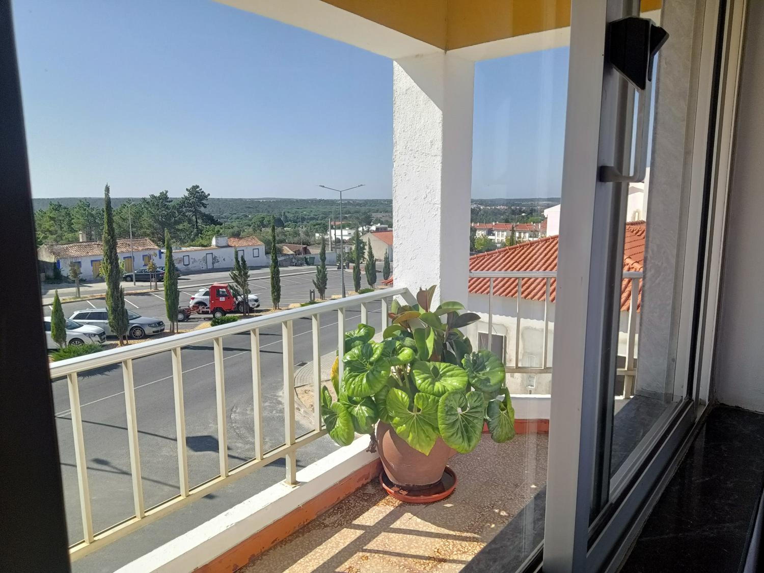 Twin Room with City View - Photo 2