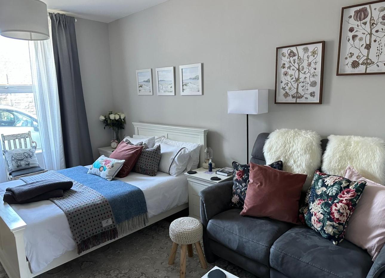 One-Bedroom Apartment photo 1