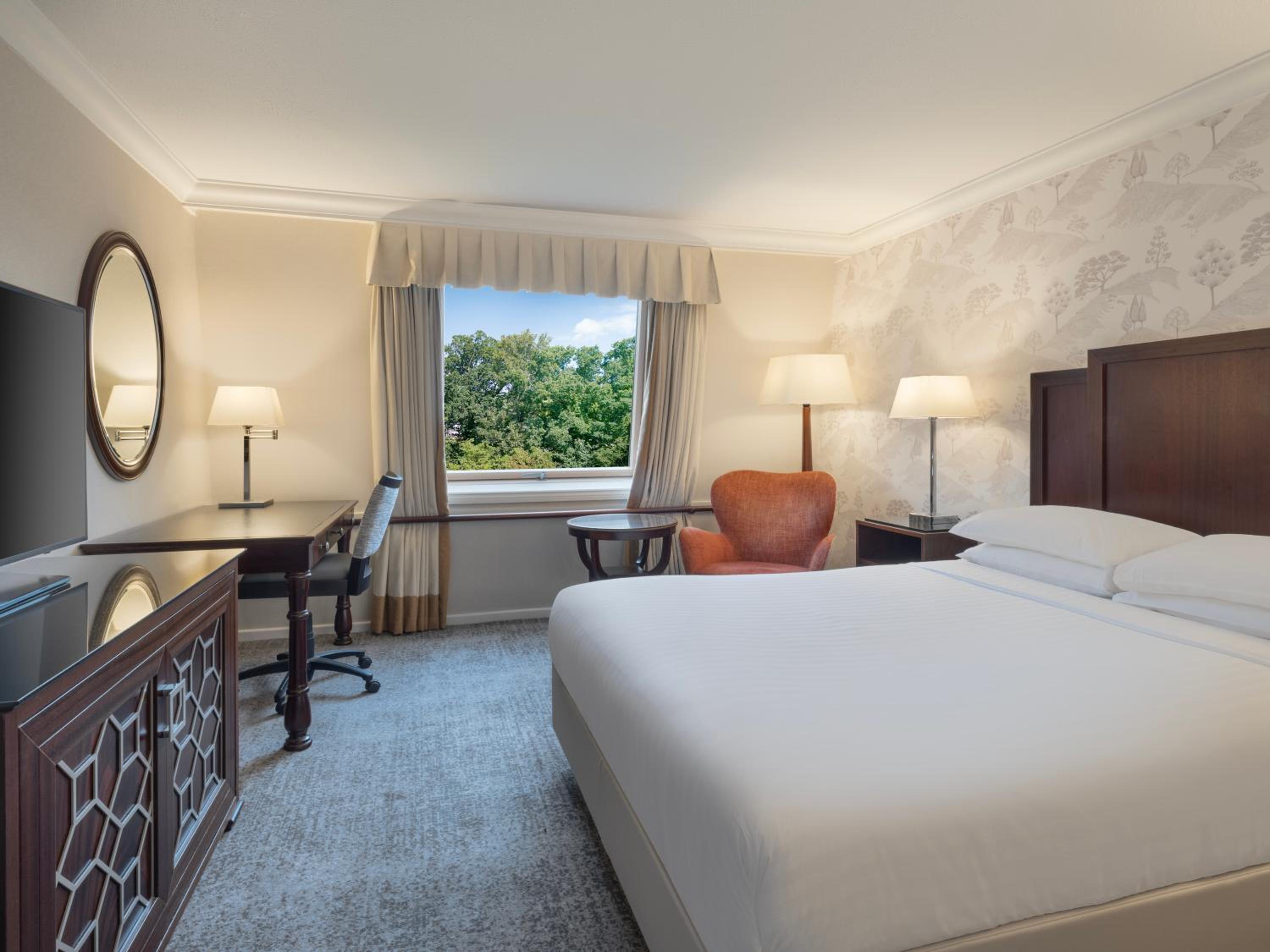 Superior King Room - Photo 1
