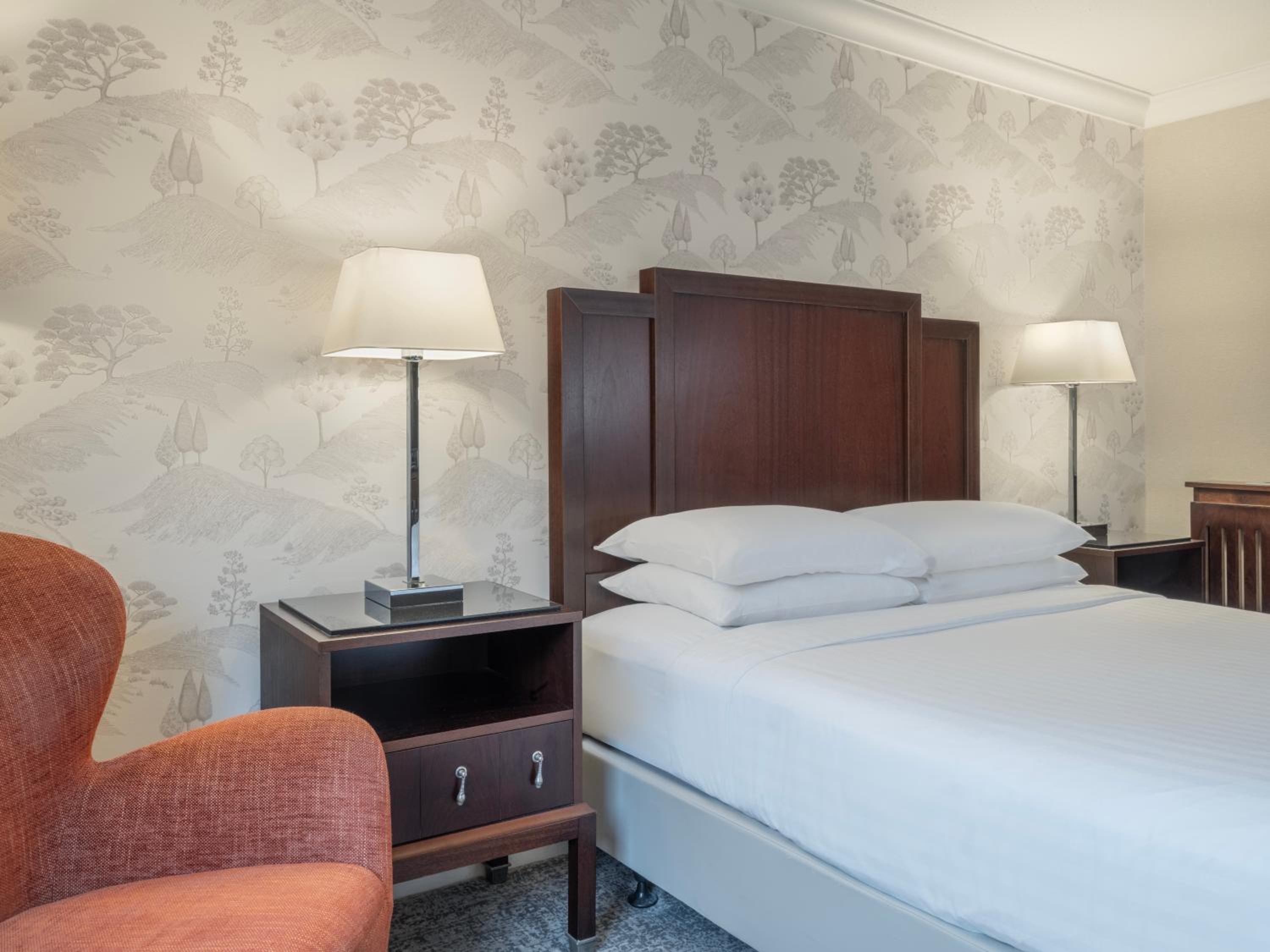 Superior King Room - Photo 3