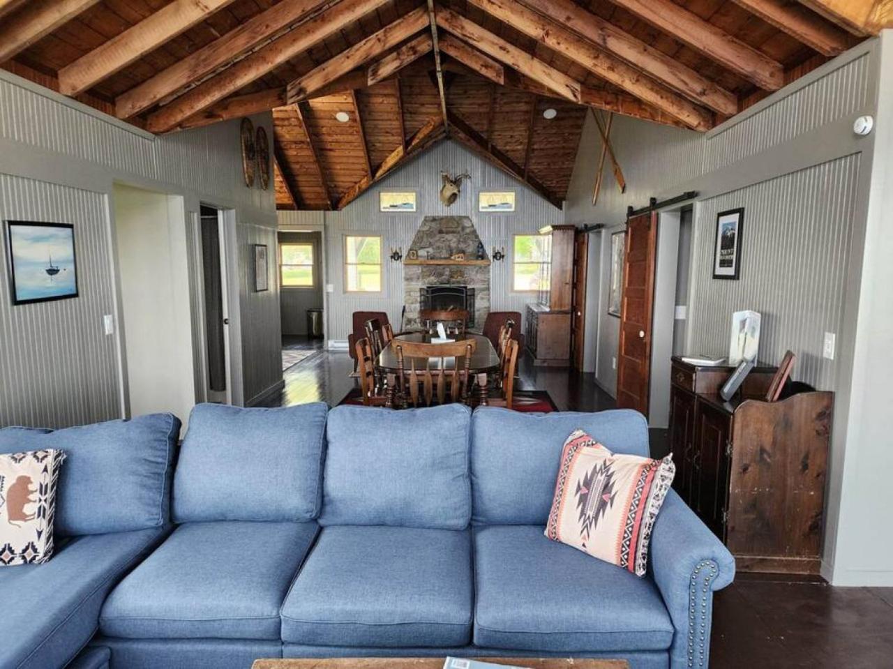 Three-Bedroom House photo 3