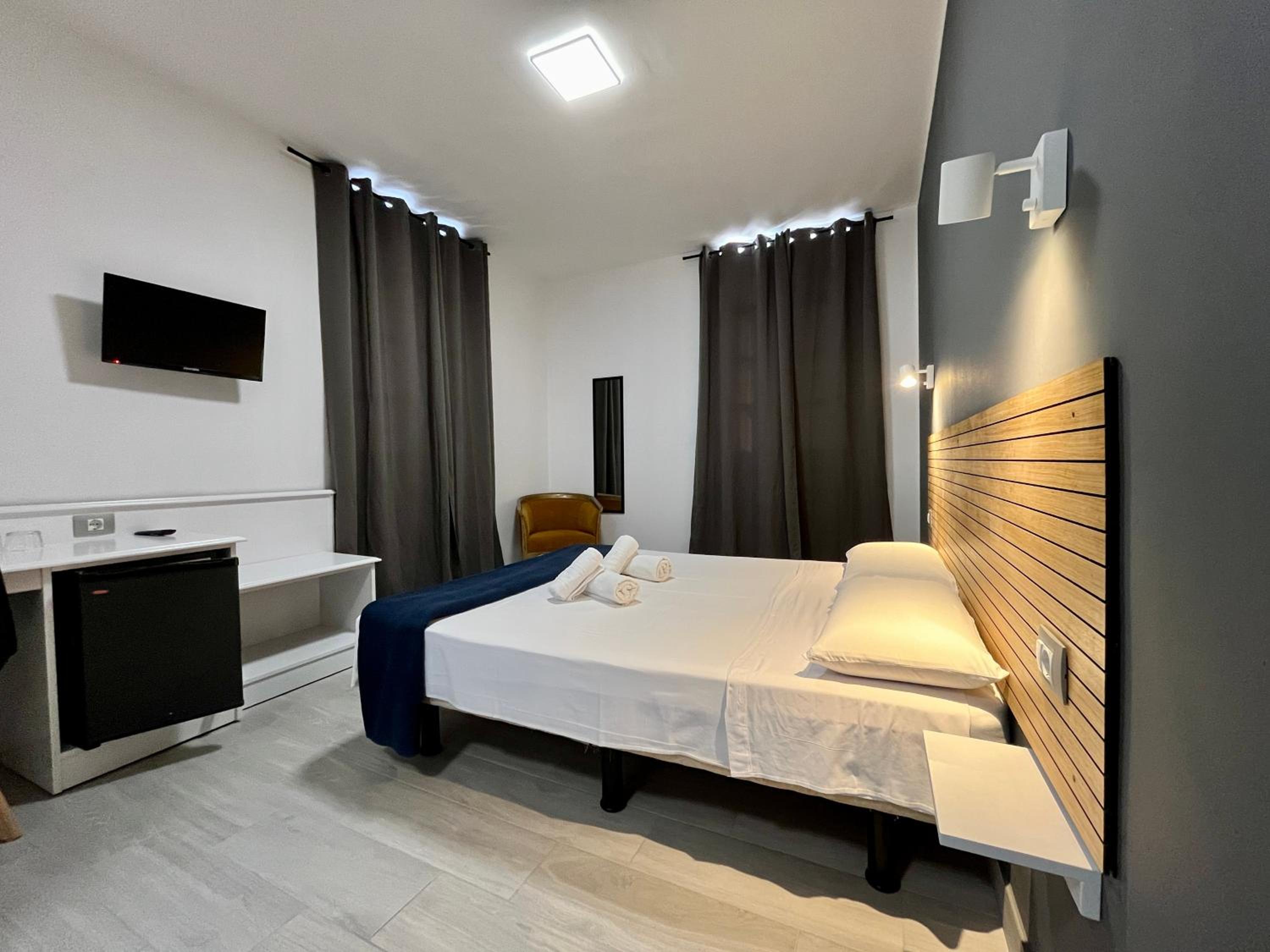 Double Room with Private Bathroom photo 3