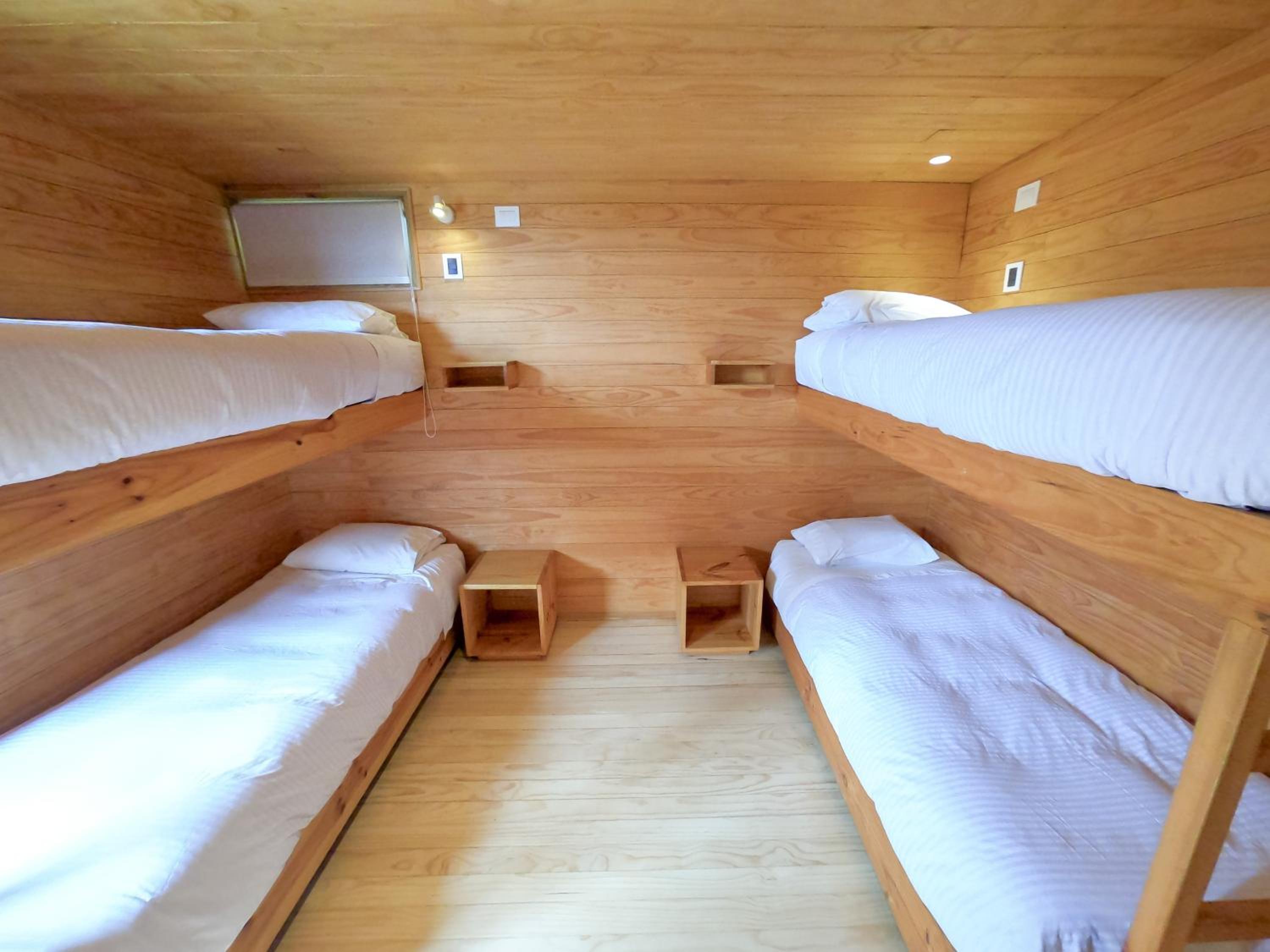 Bungalow (6 Adults)