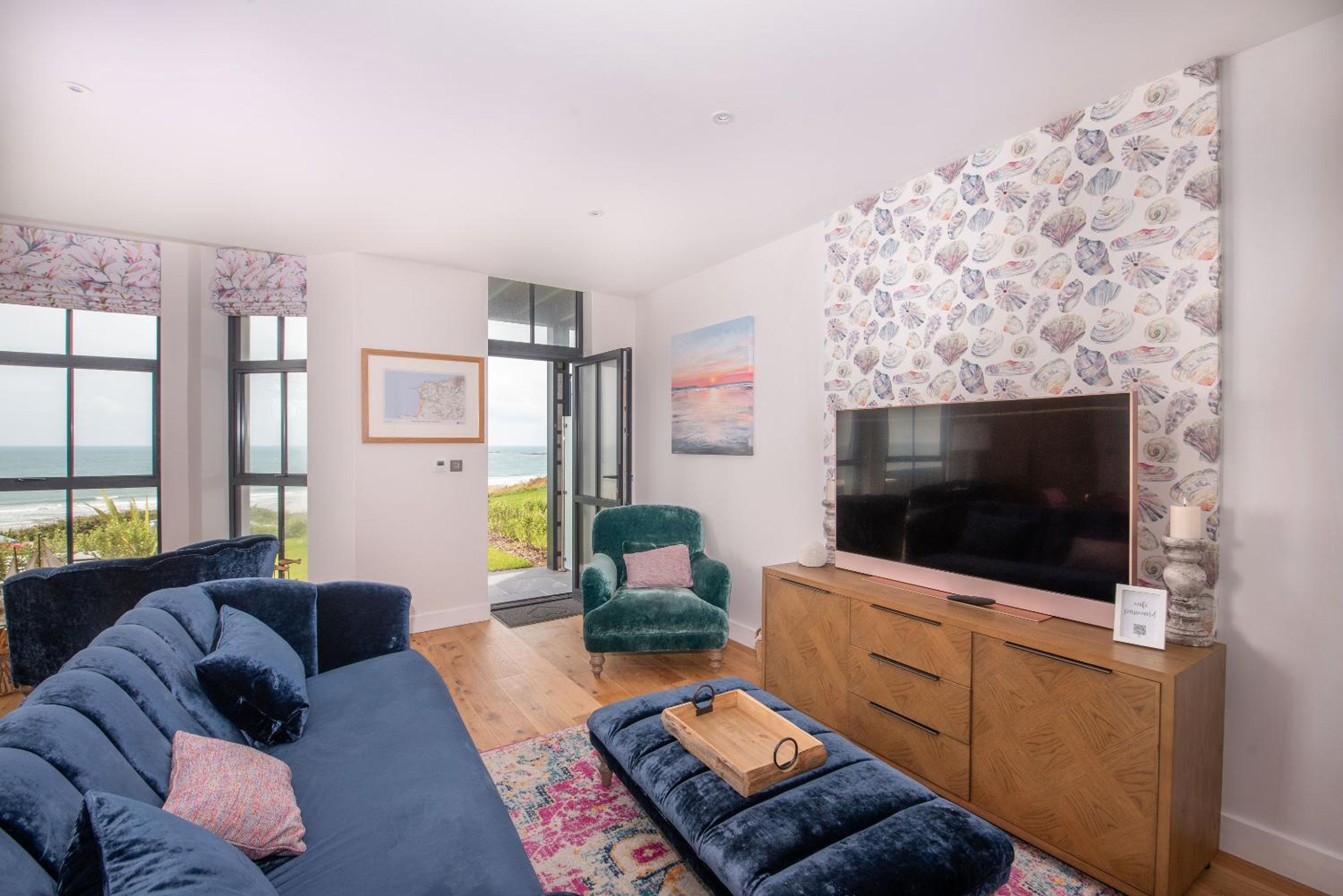 Three-Bedroom Apartment photo 1