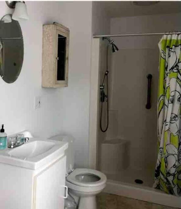 Six-Bedroom House photo 2
