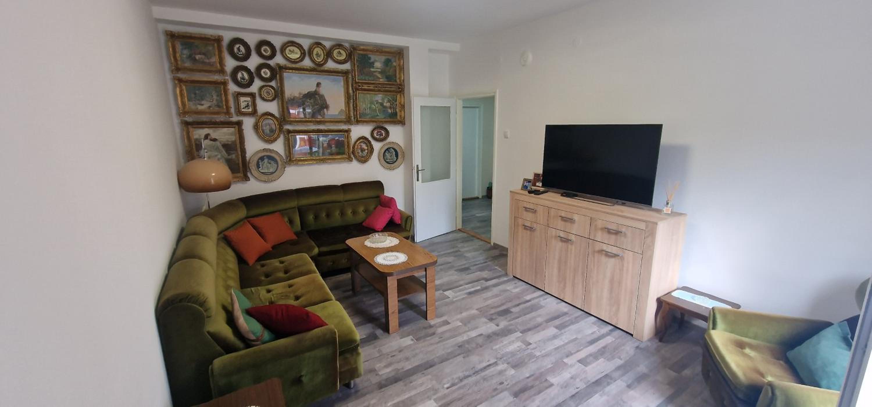 One-Bedroom Apartment photo 1