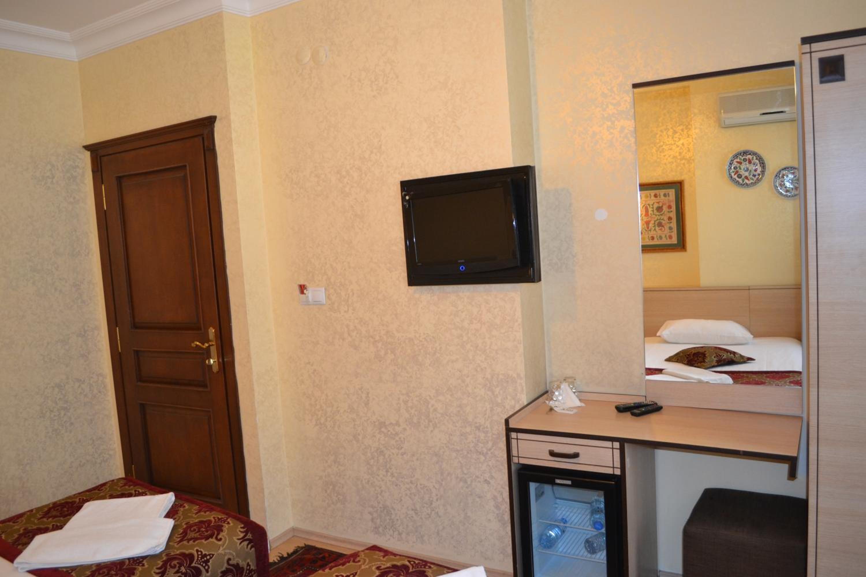 Standard Triple Room with Sea View photo 2