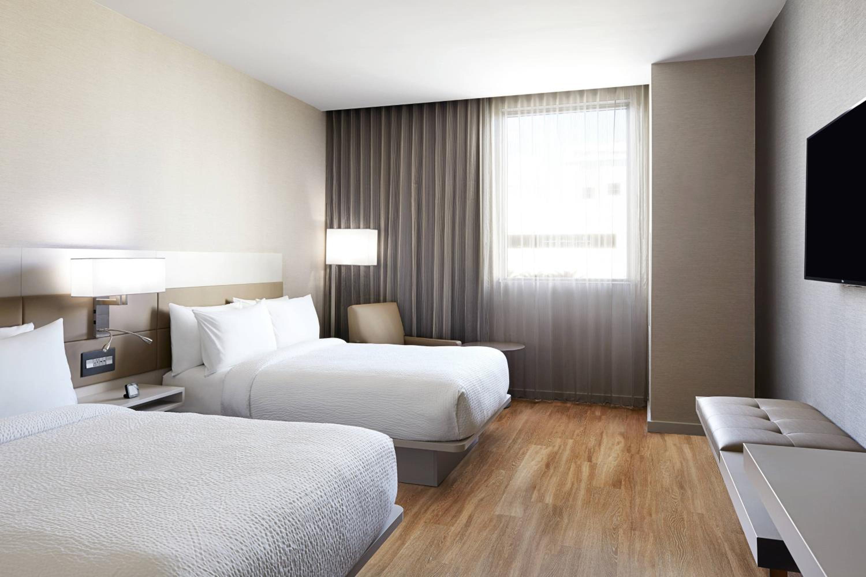 Doppelzimmer mit zwei Doppelbetten - barrierefrei für Hörgeschädigte