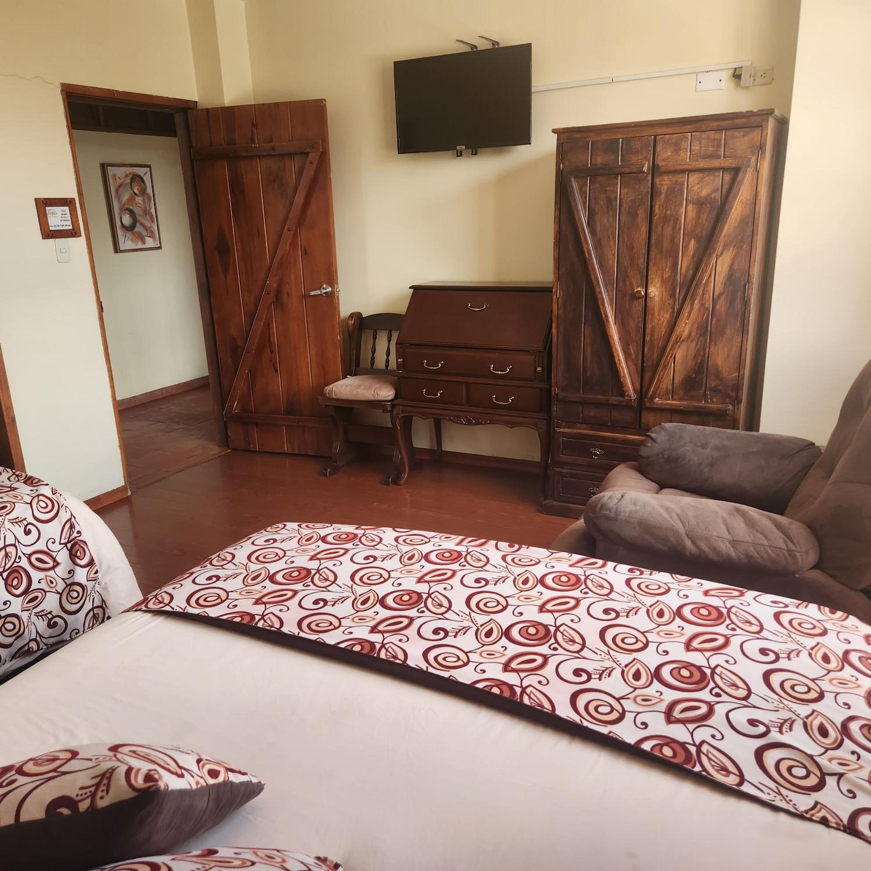 Deluxe Double Room (2 Adults + 1 Child) photo 1