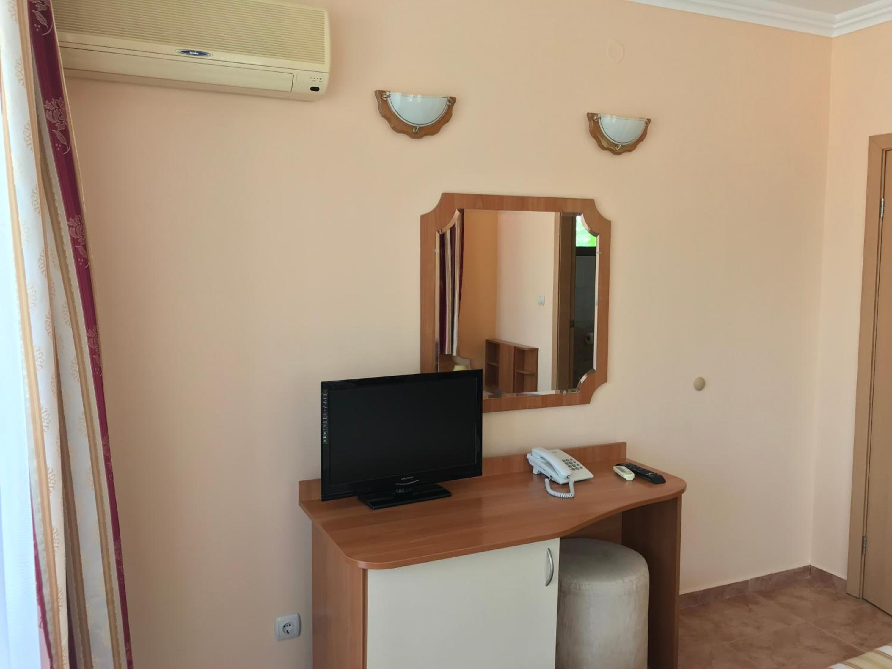 Family Studio - Photo 1