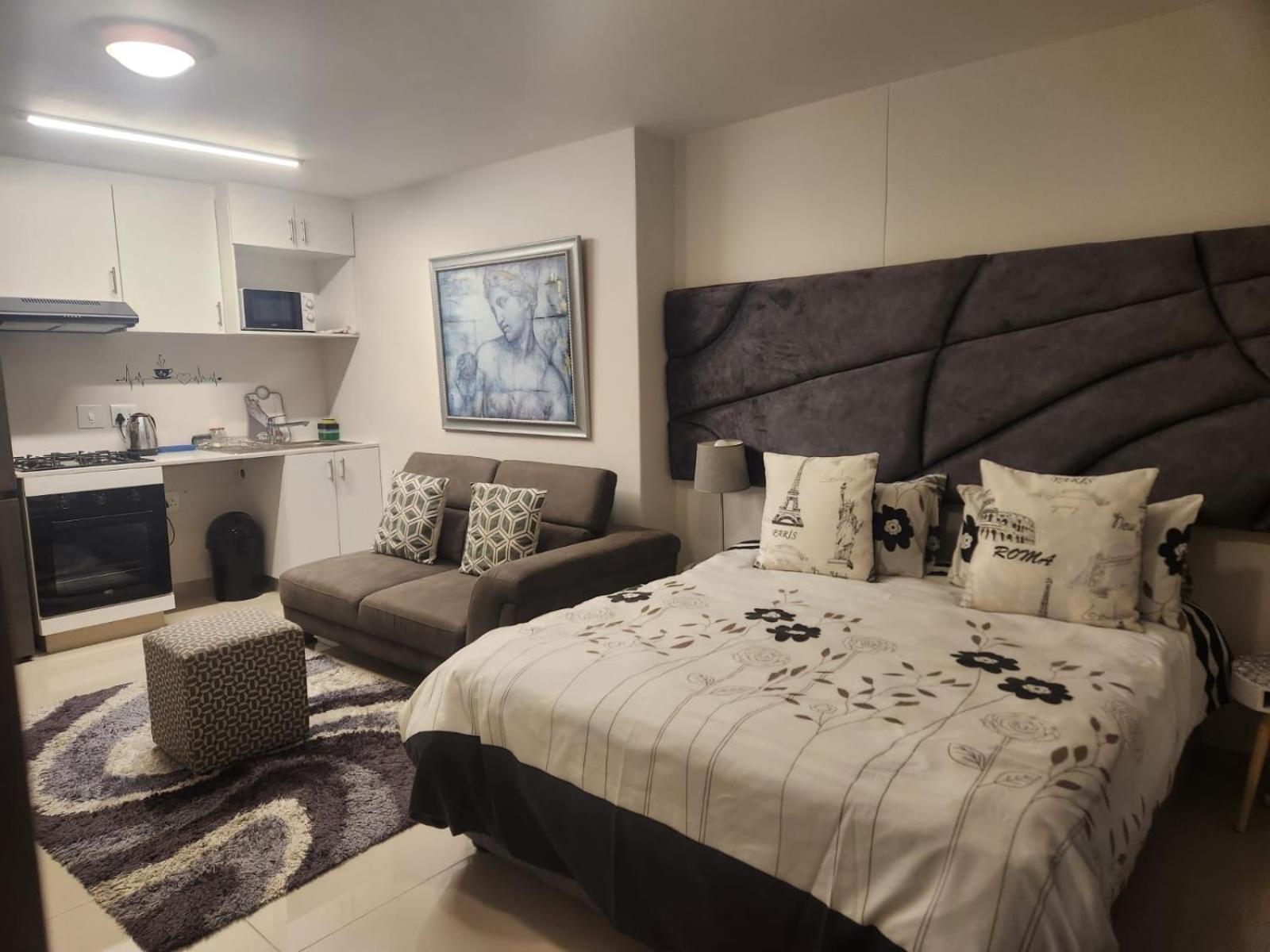 One-Bedroom Apartment photo 1