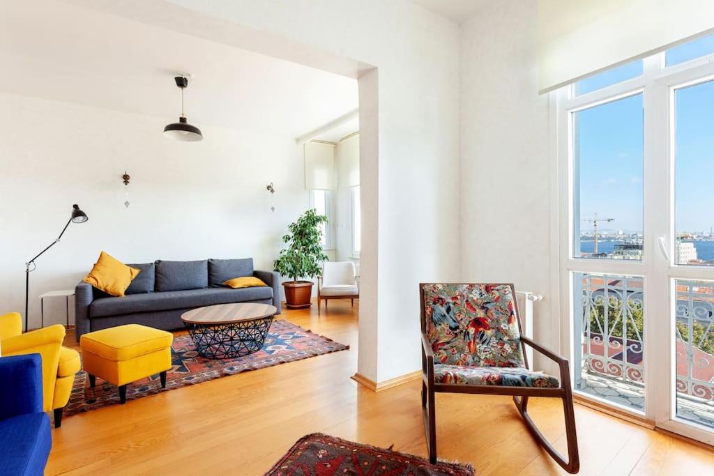 Two-Bedroom Apartment with Balcony and Sea View photo 1