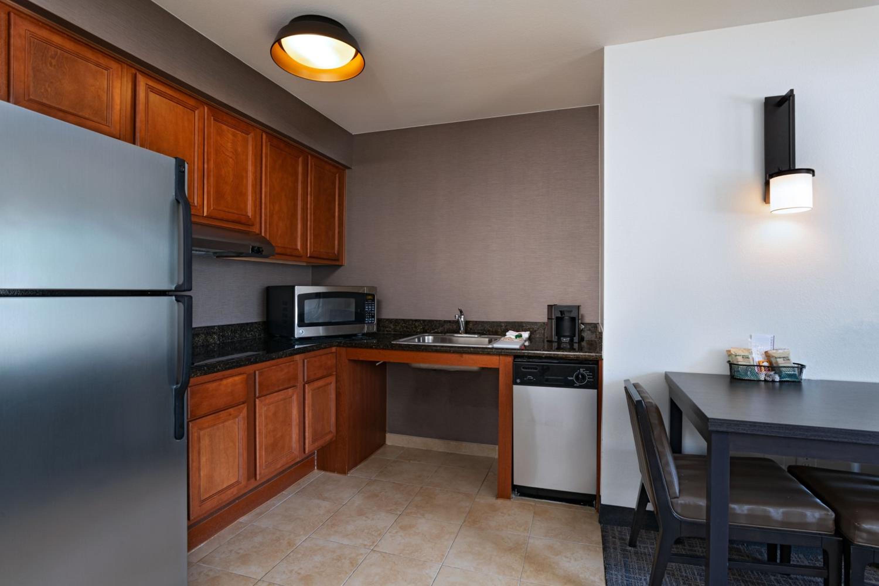 1 Bedroom Suite, 1 King, Sofa bed photo 2