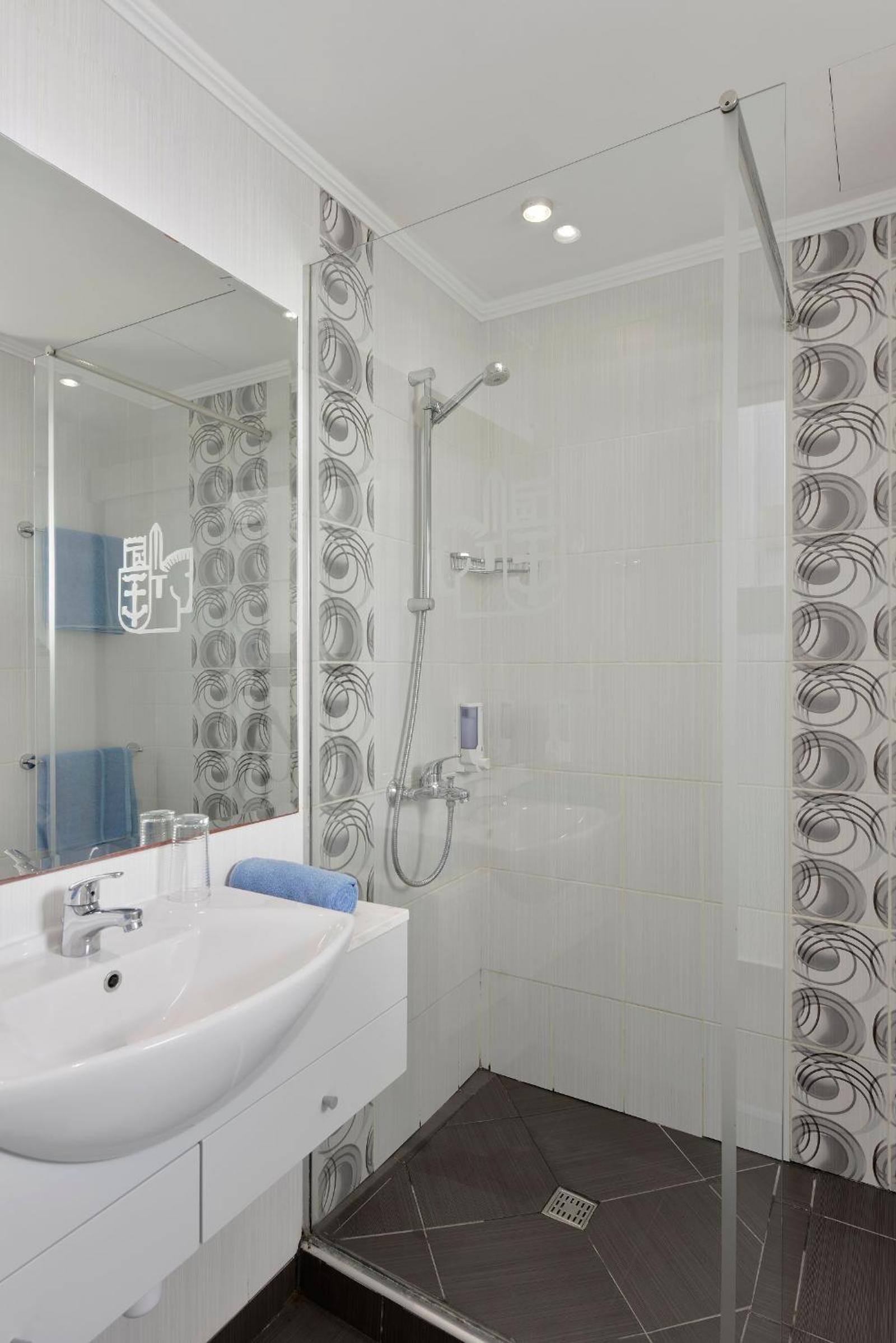 One-Bedroom Family Apartment - Photo 5