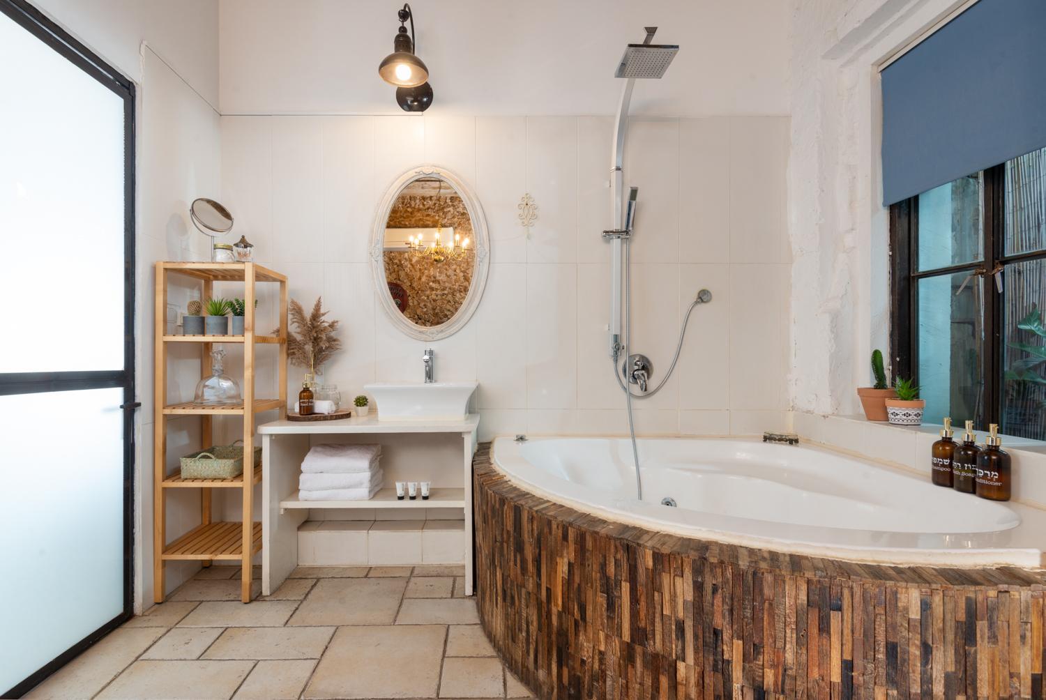 Deluxe Suite with Spa Bath - Ehad Ha'am st. 4 - Photo 4