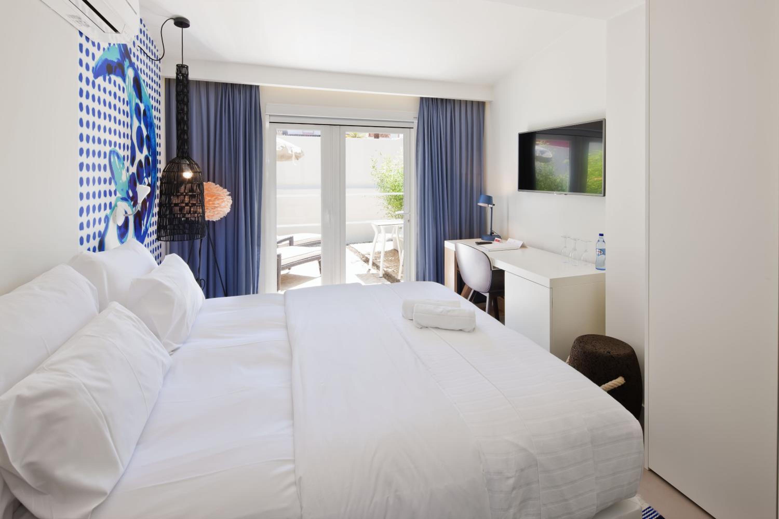 Deluxe Double or Twin Room - Photo 13