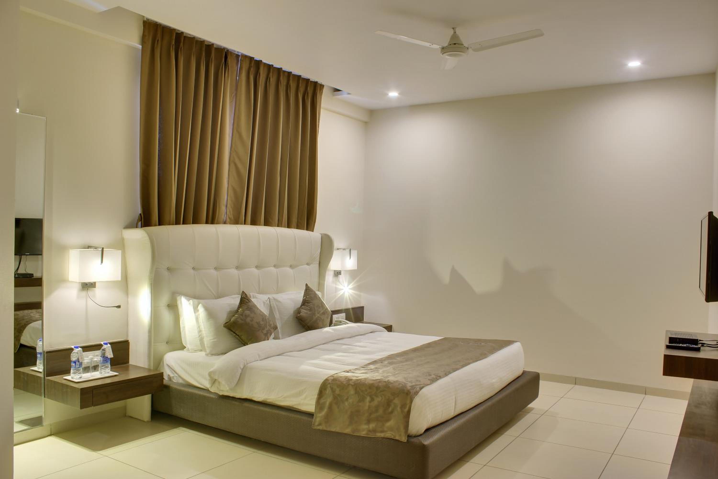 Deluxe Family Room - Photo 2