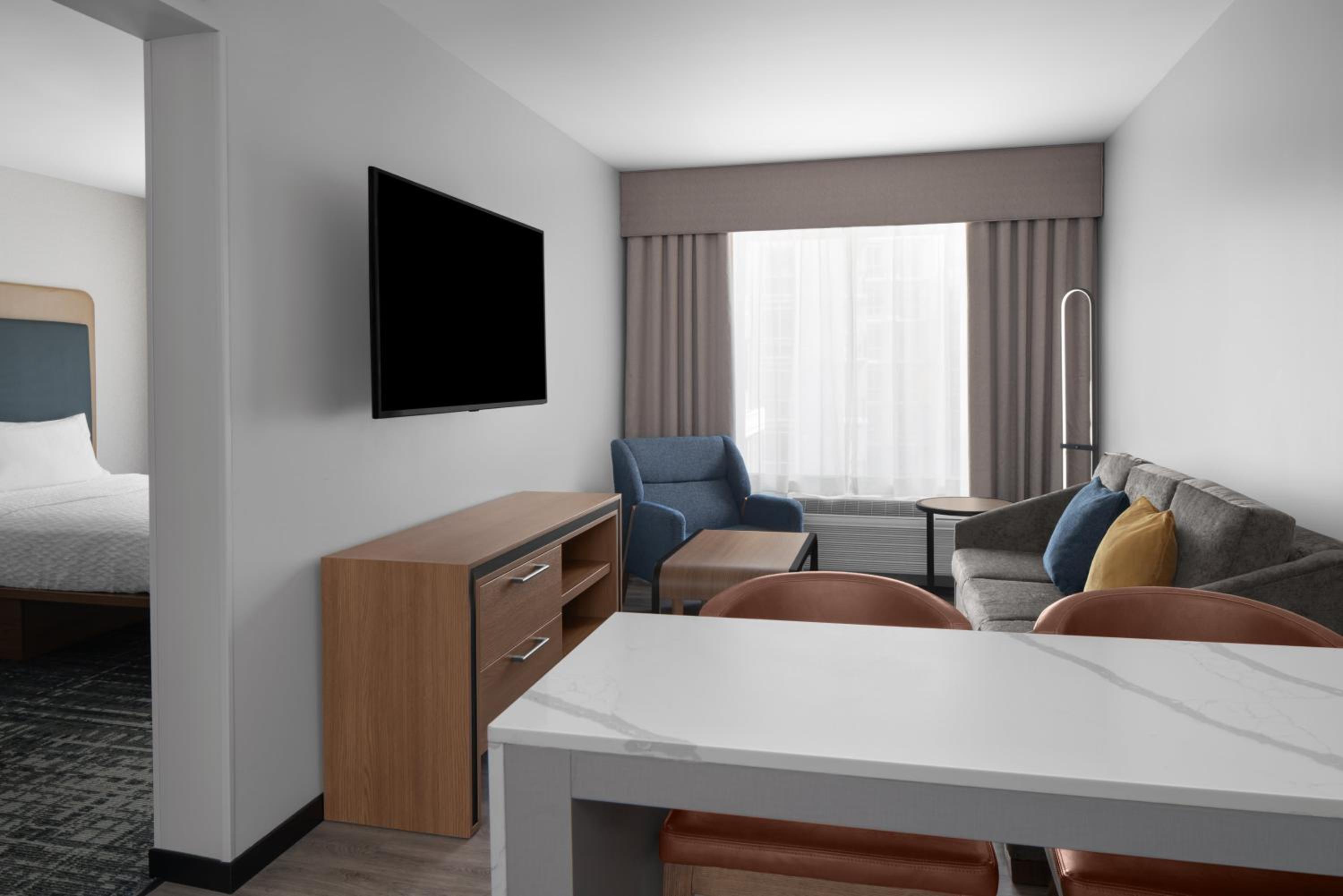 One-Bedroom Queen Suite with Two Queen Beds - Photo 6