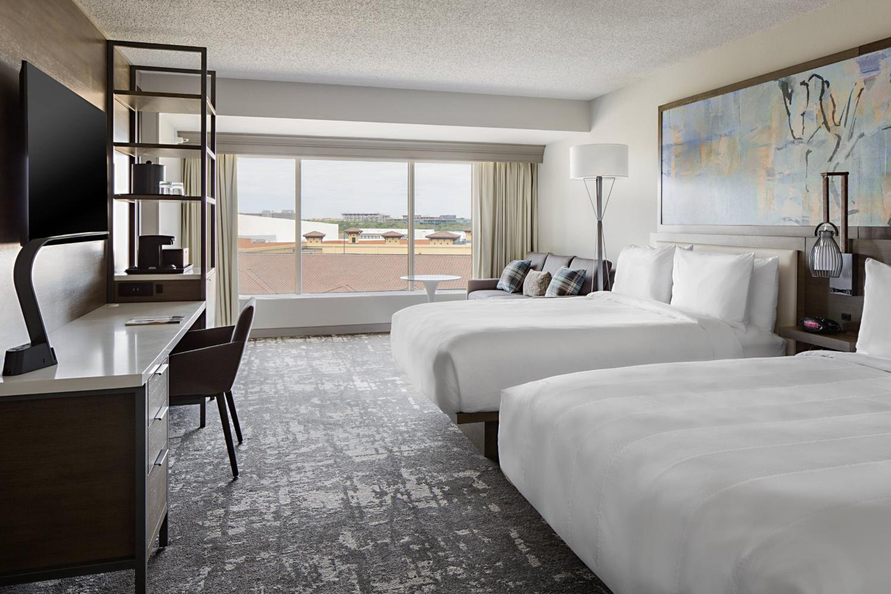 Queen Room with Two Queen Beds and Sofa-Bed - Photo 6