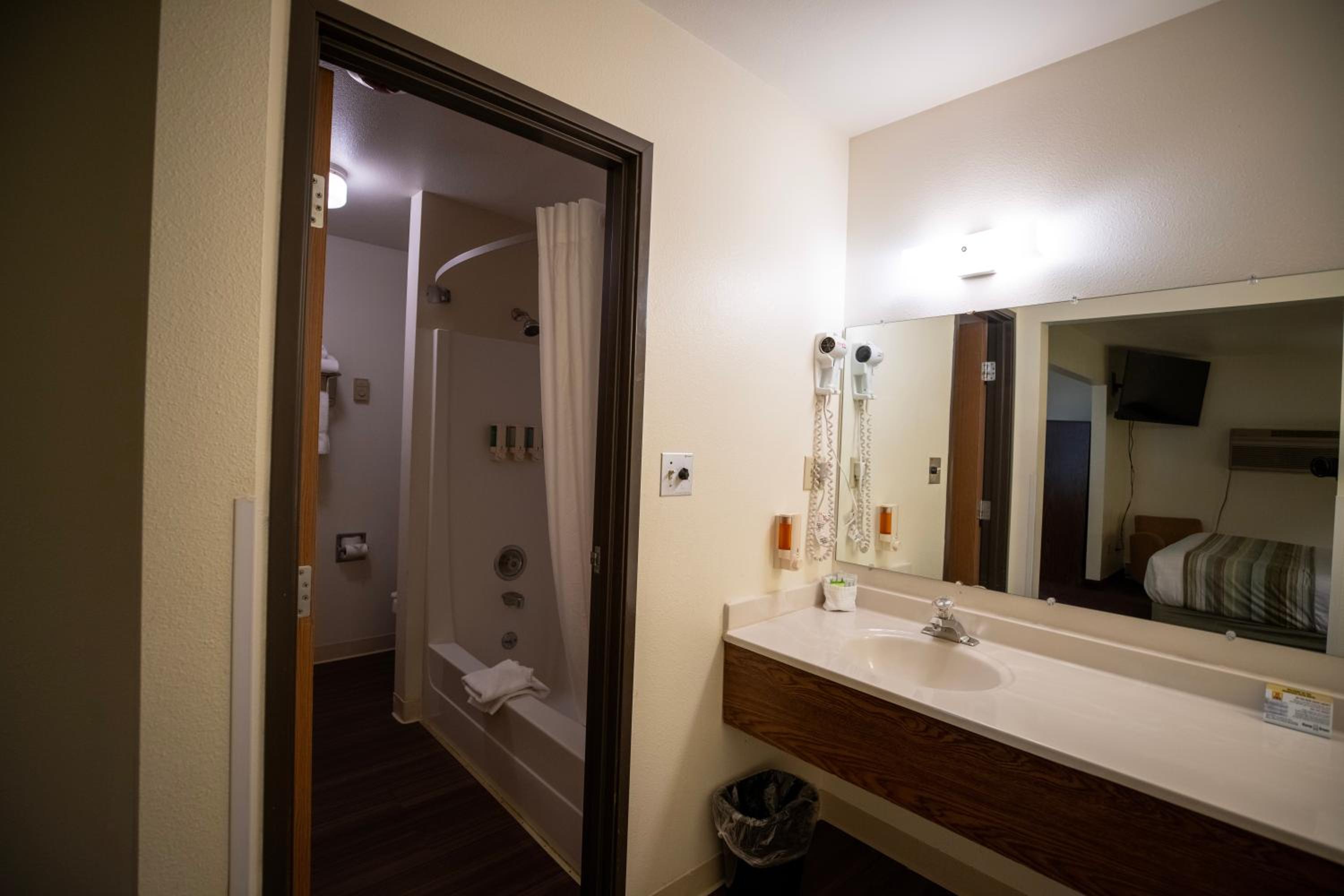 Deluxe family suite