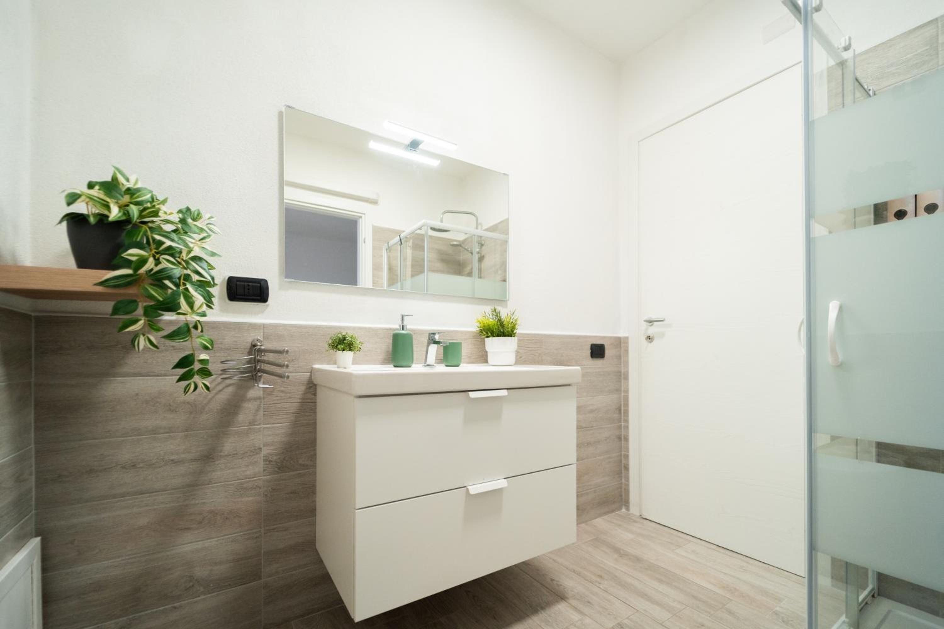 Family Suite with Balcony - Photo 8