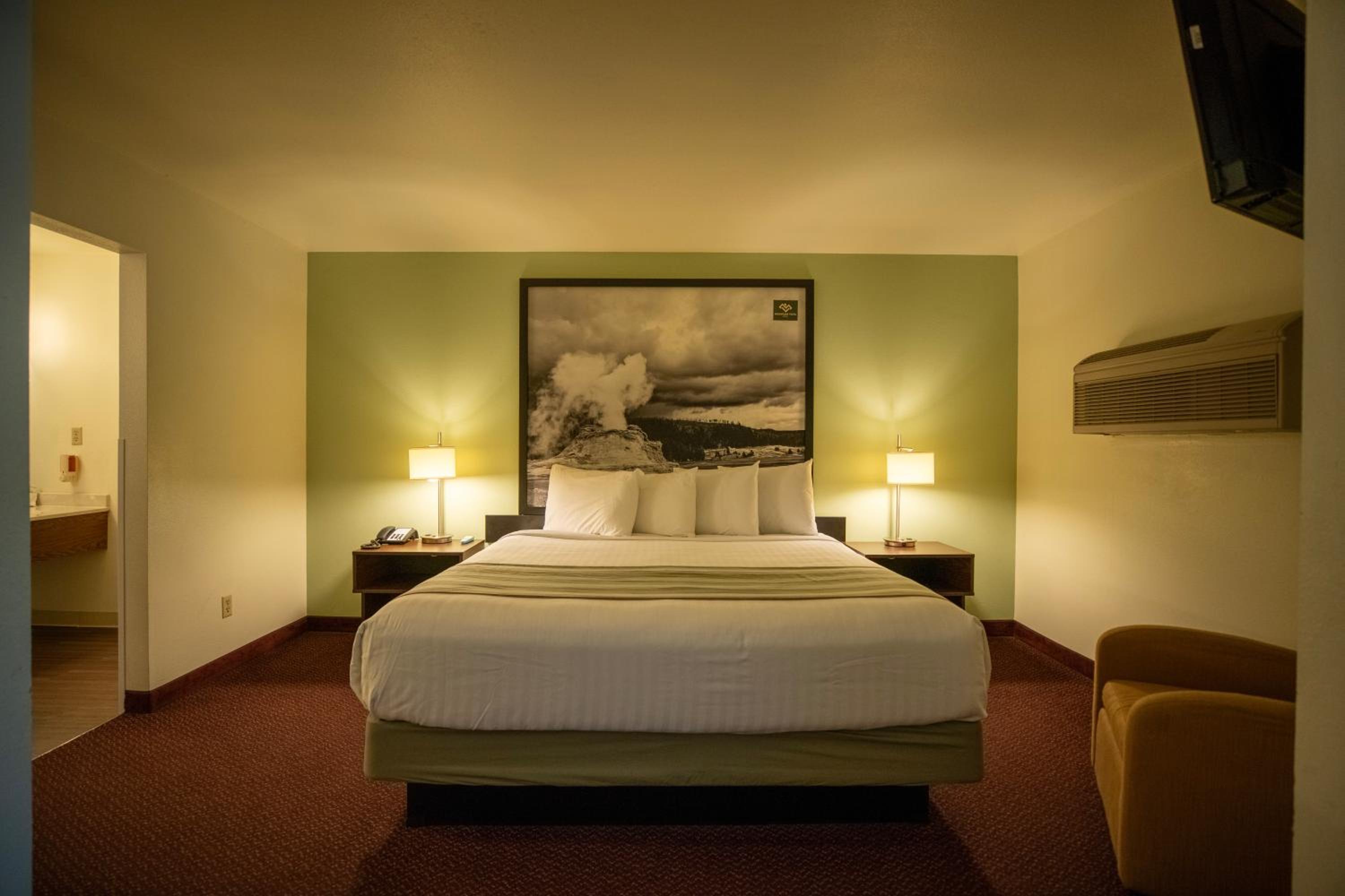 Deluxe Family Suite photo 2