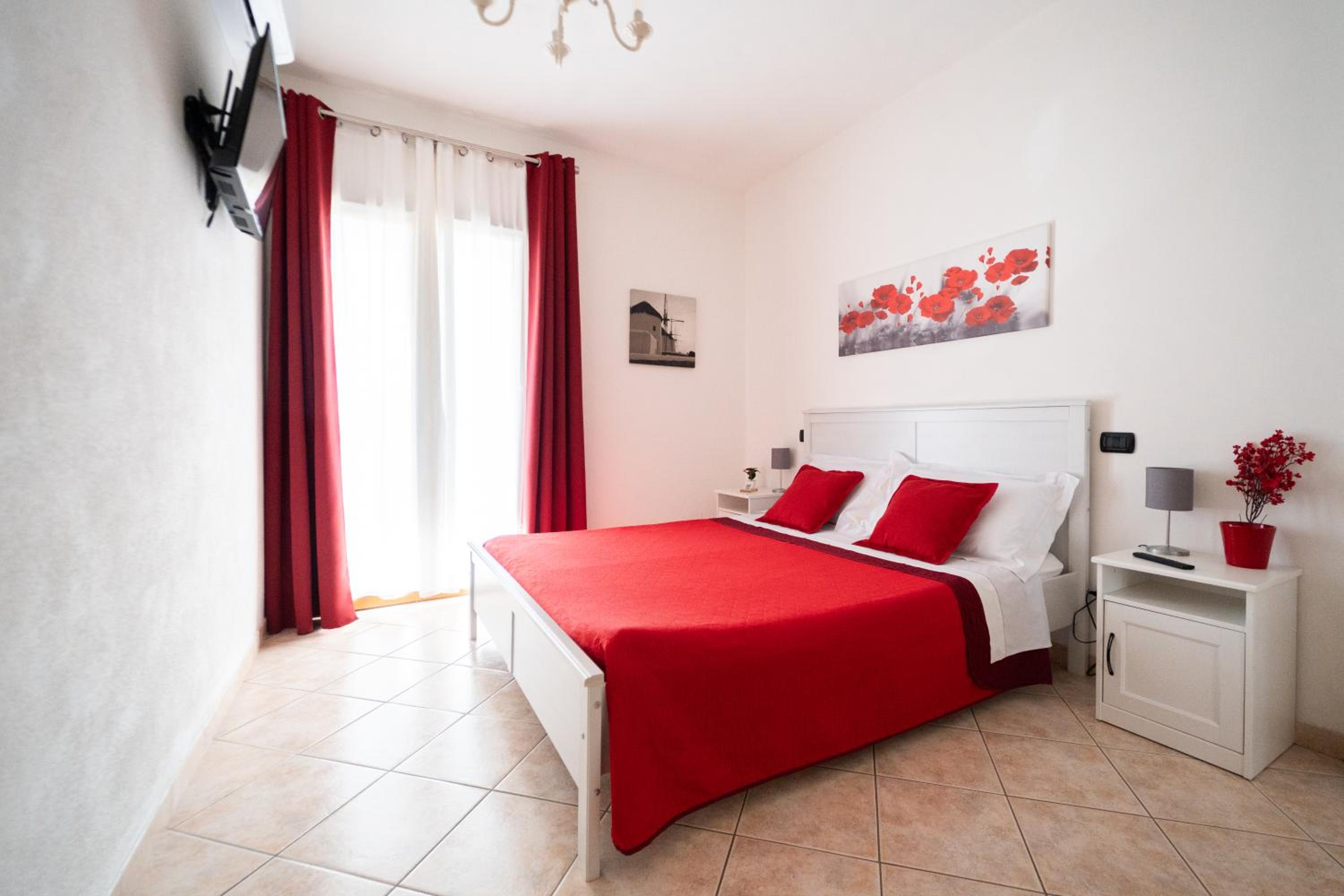 Family Suite with Balcony - Photo 5