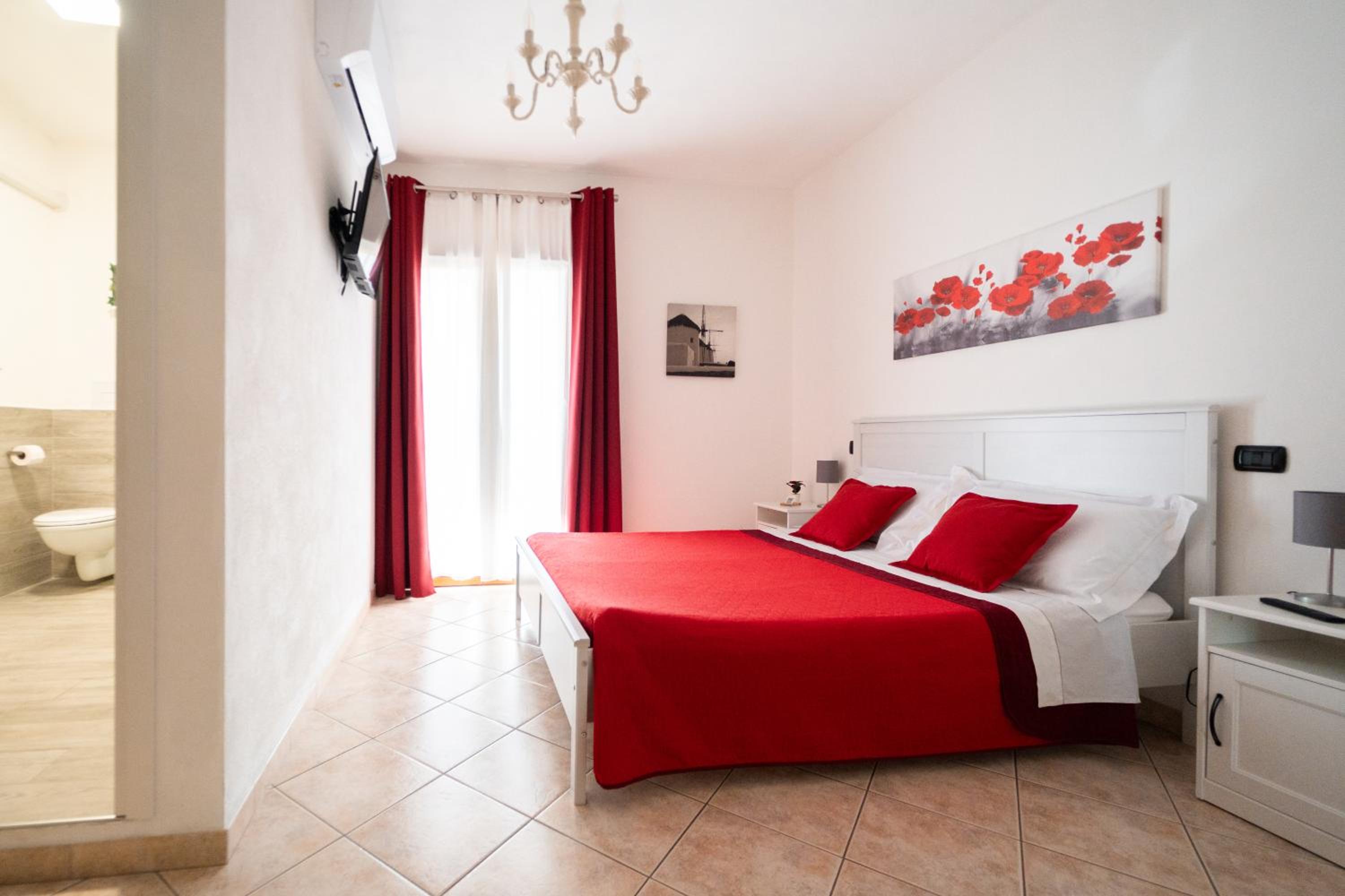 Family Suite with Balcony - Photo 6