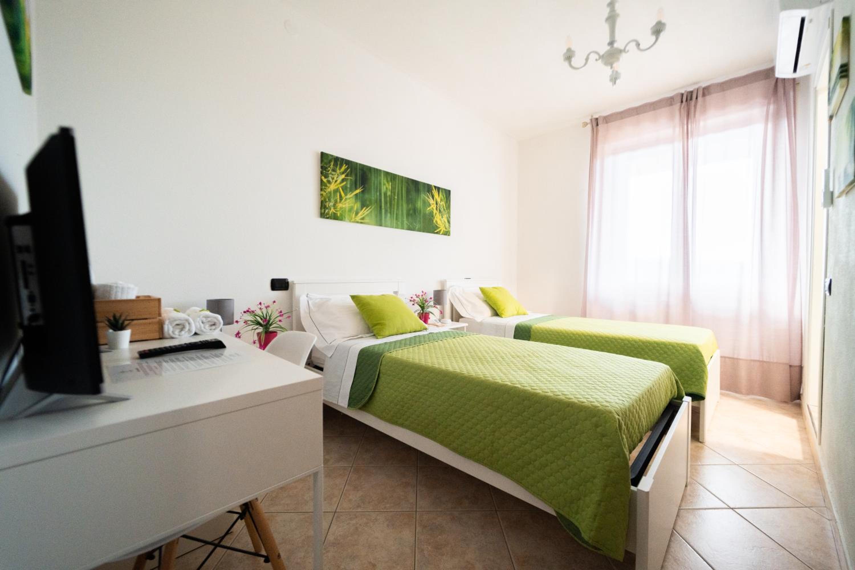 Family Suite with Balcony - Photo 17
