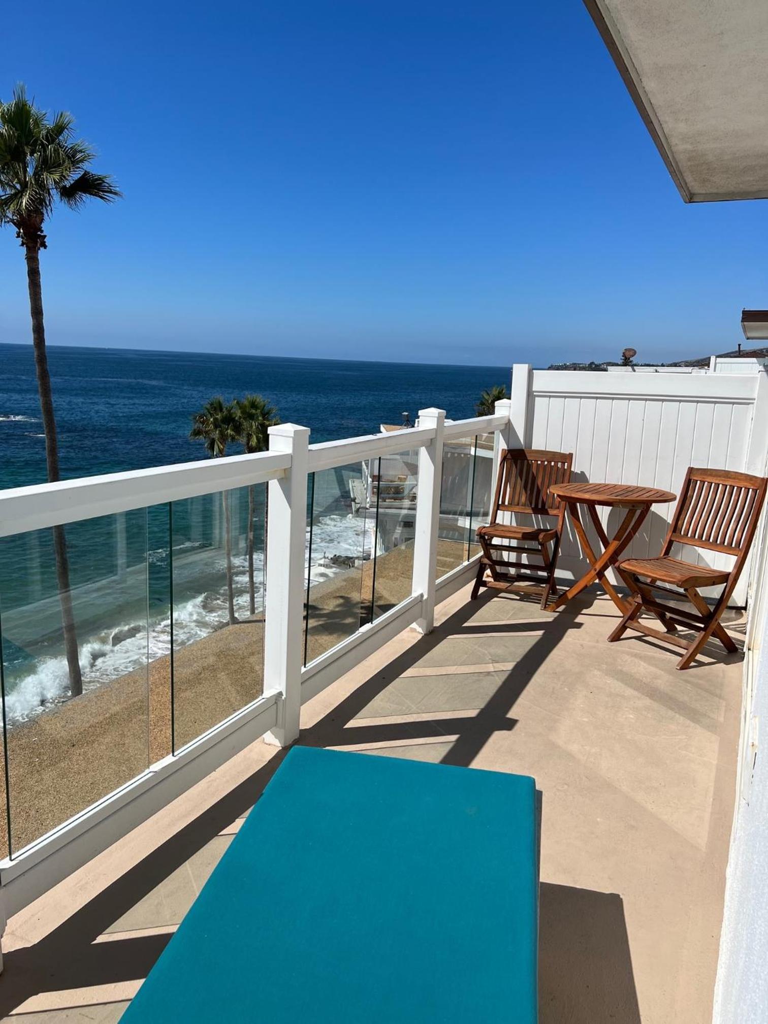 King with Sofa Sleeper - Ocean Front  - Photo 2