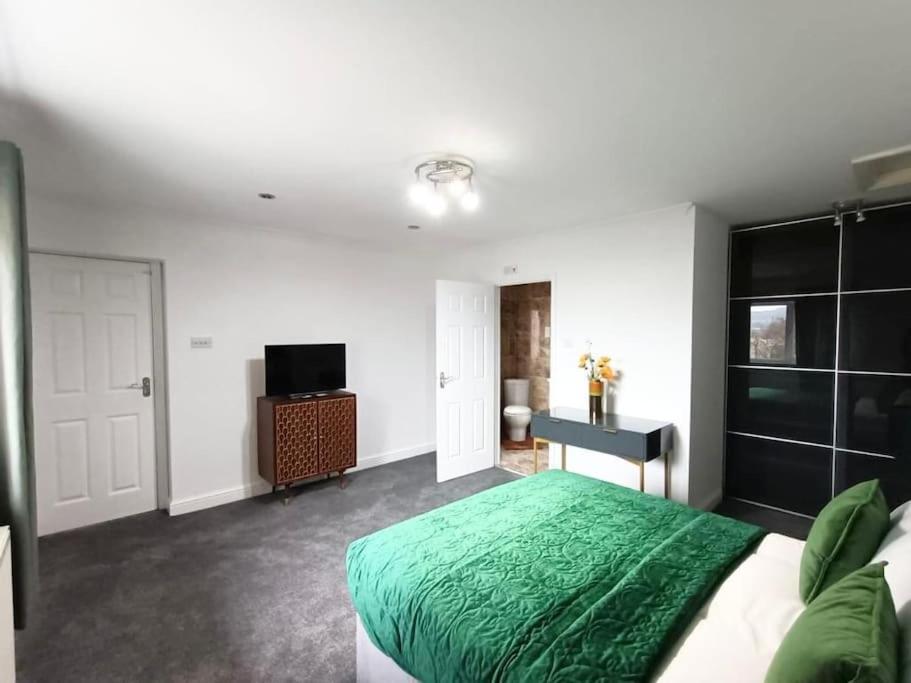 Four-Bedroom House photo 1
