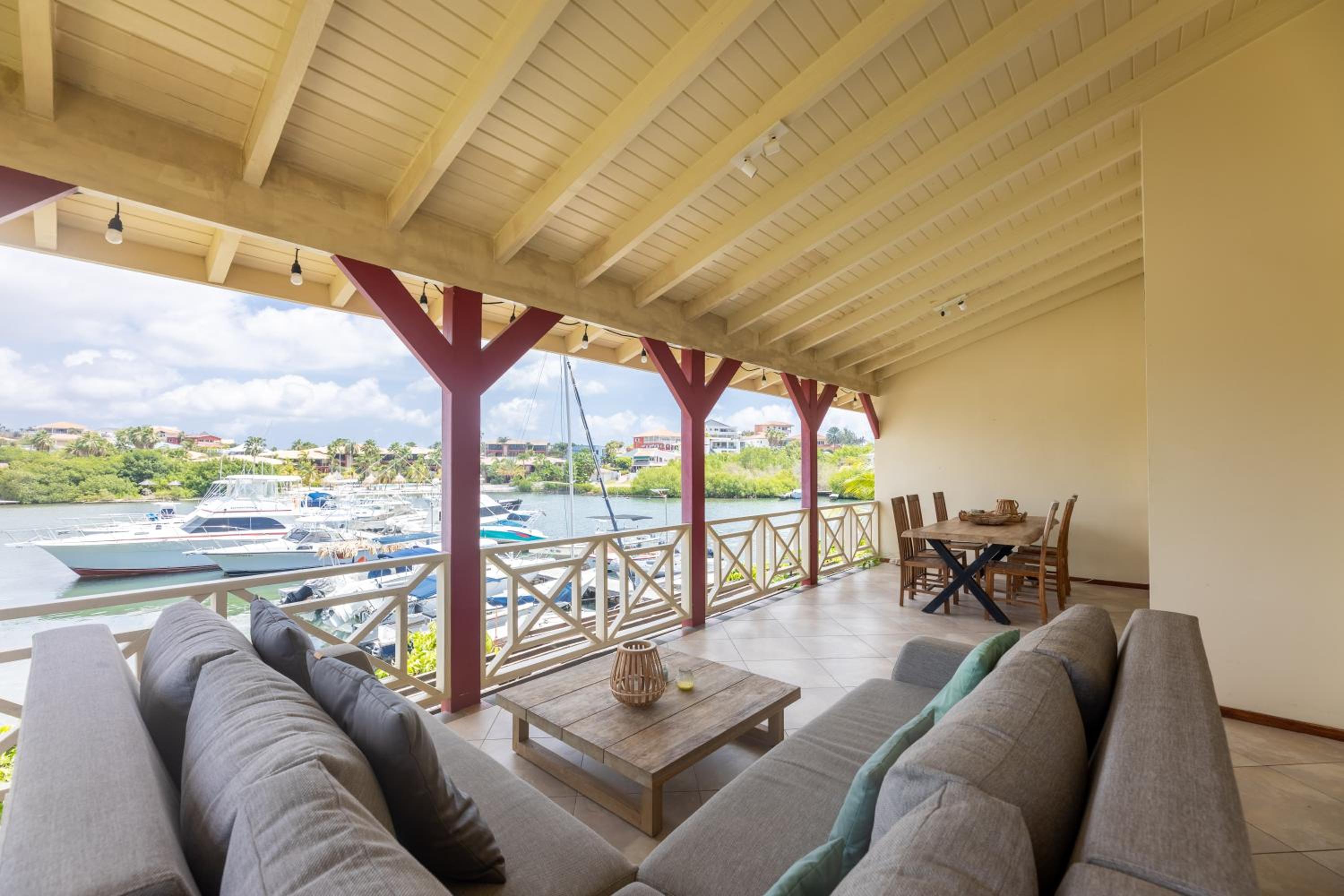 Three-Bedroom Holiday Home with Balcony photo 3