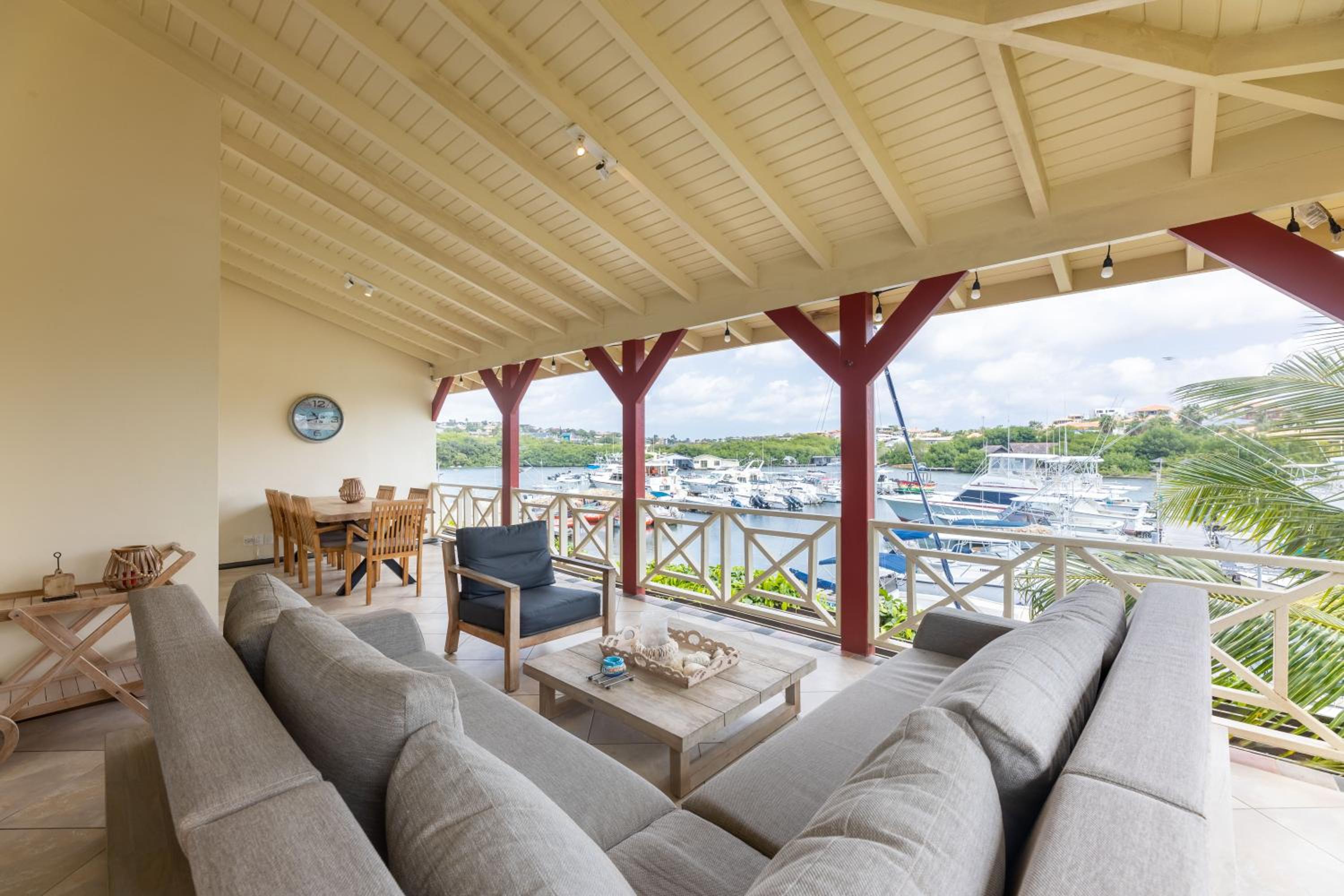 Three-Bedroom Holiday Home with Balcony photo 1