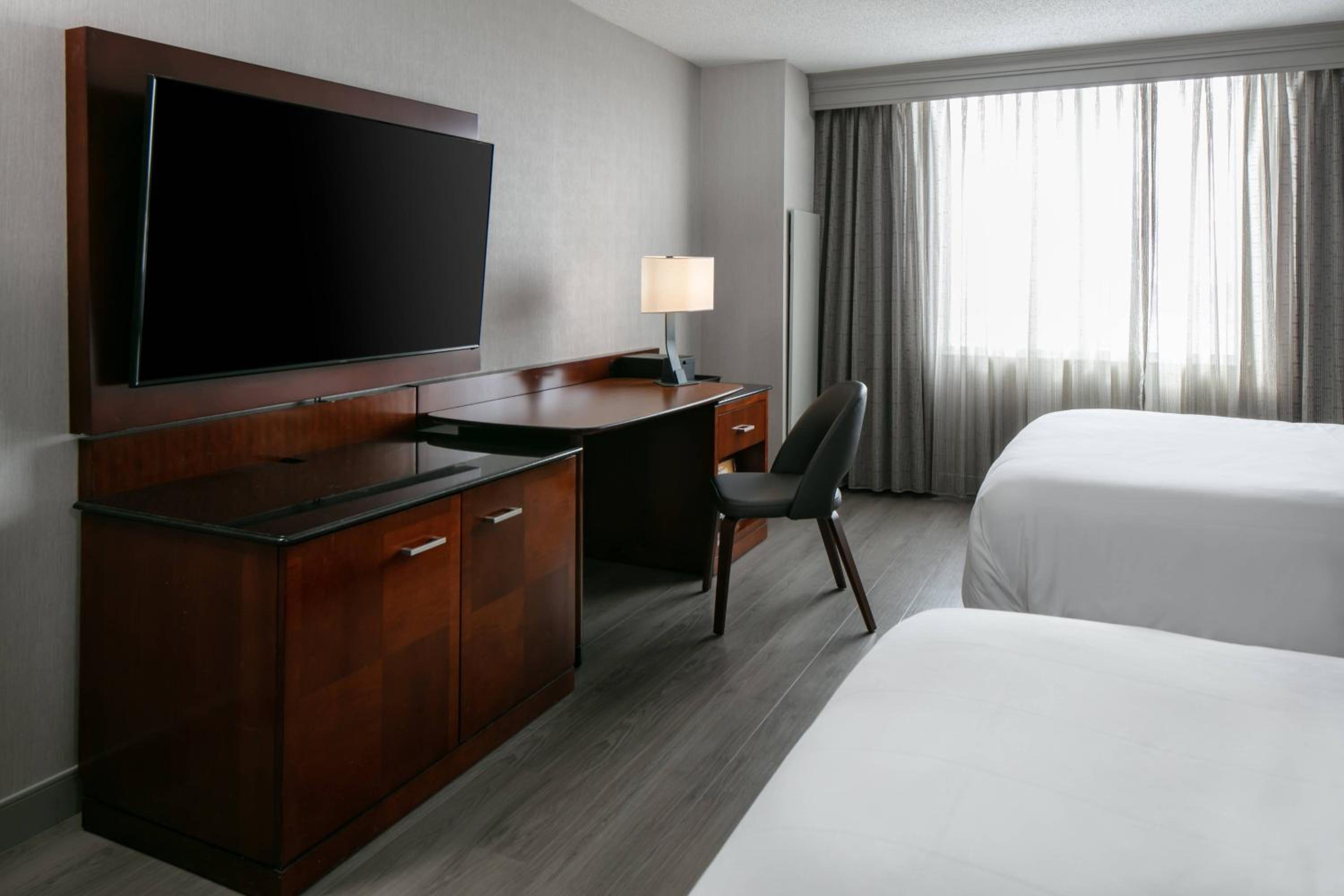 Queen Room with Two Queen Beds - Photo 2