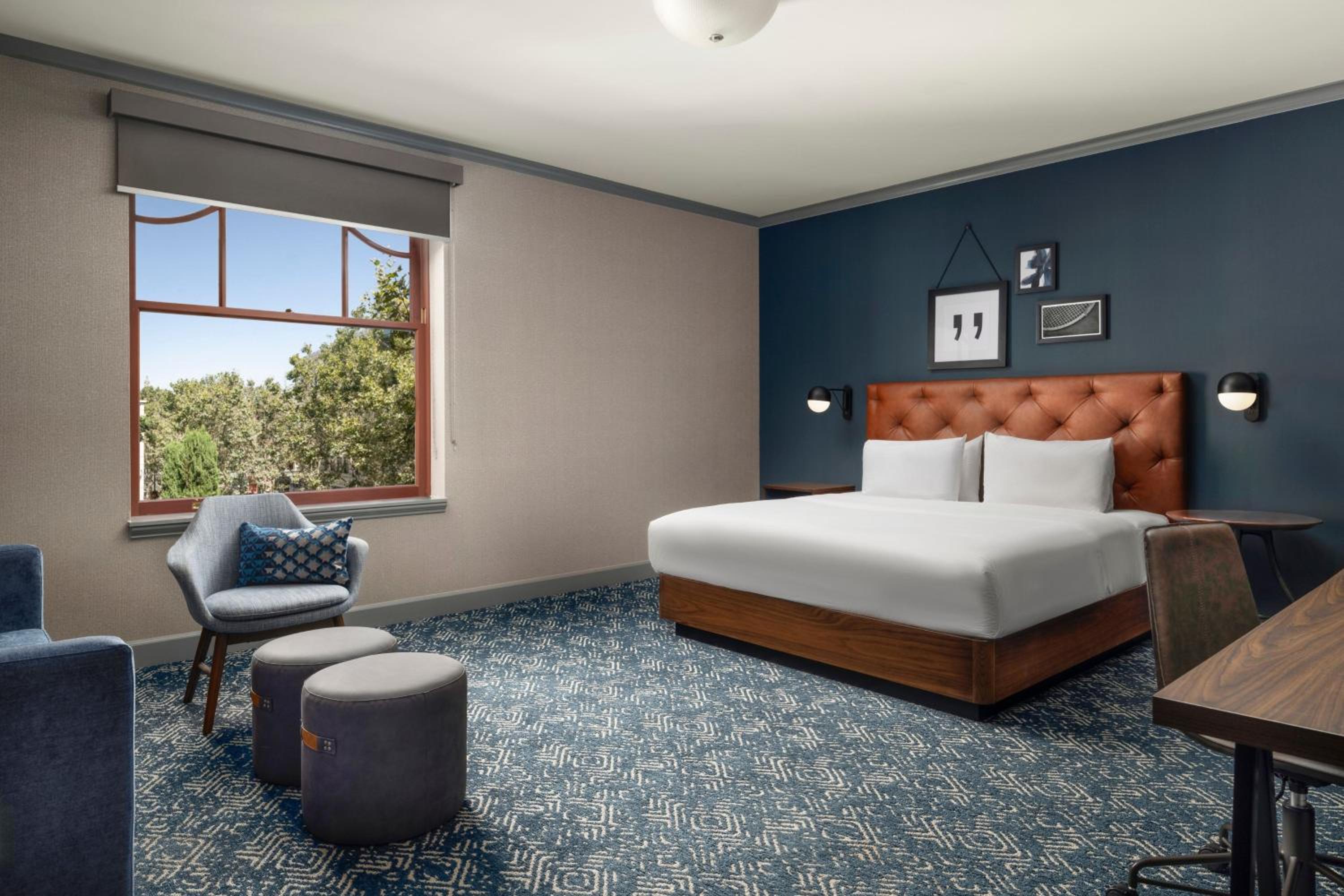 Junior King Suite with Sofa Bed - Photo 6