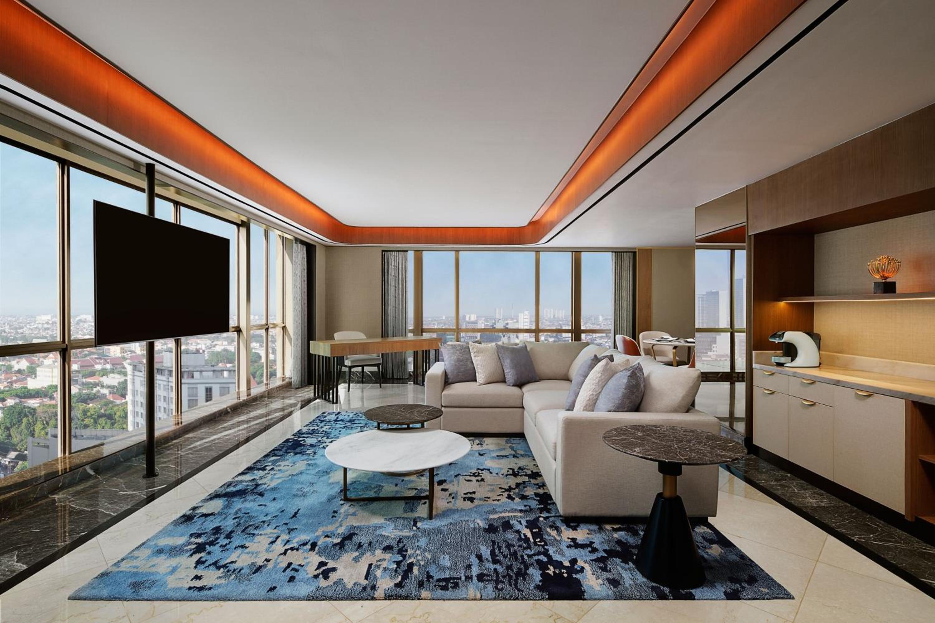 Royal Suite - Photo 2