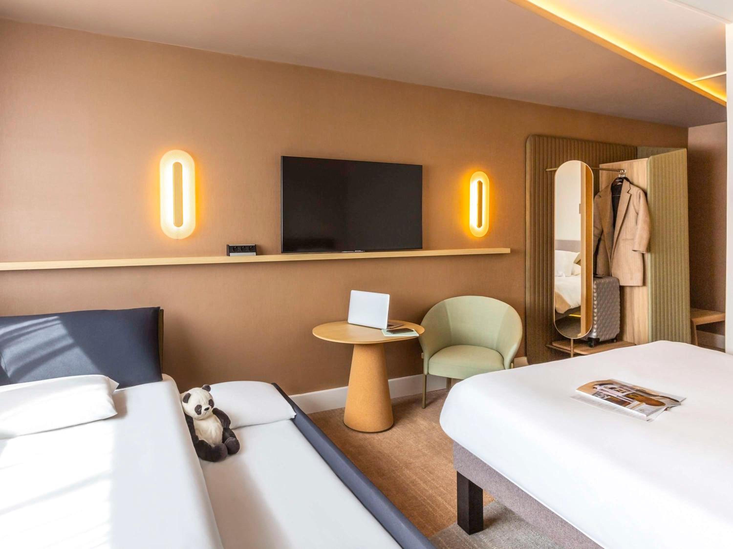 Superior Room With 1 Double Bed And 2 Sofa Beds - Photo 16